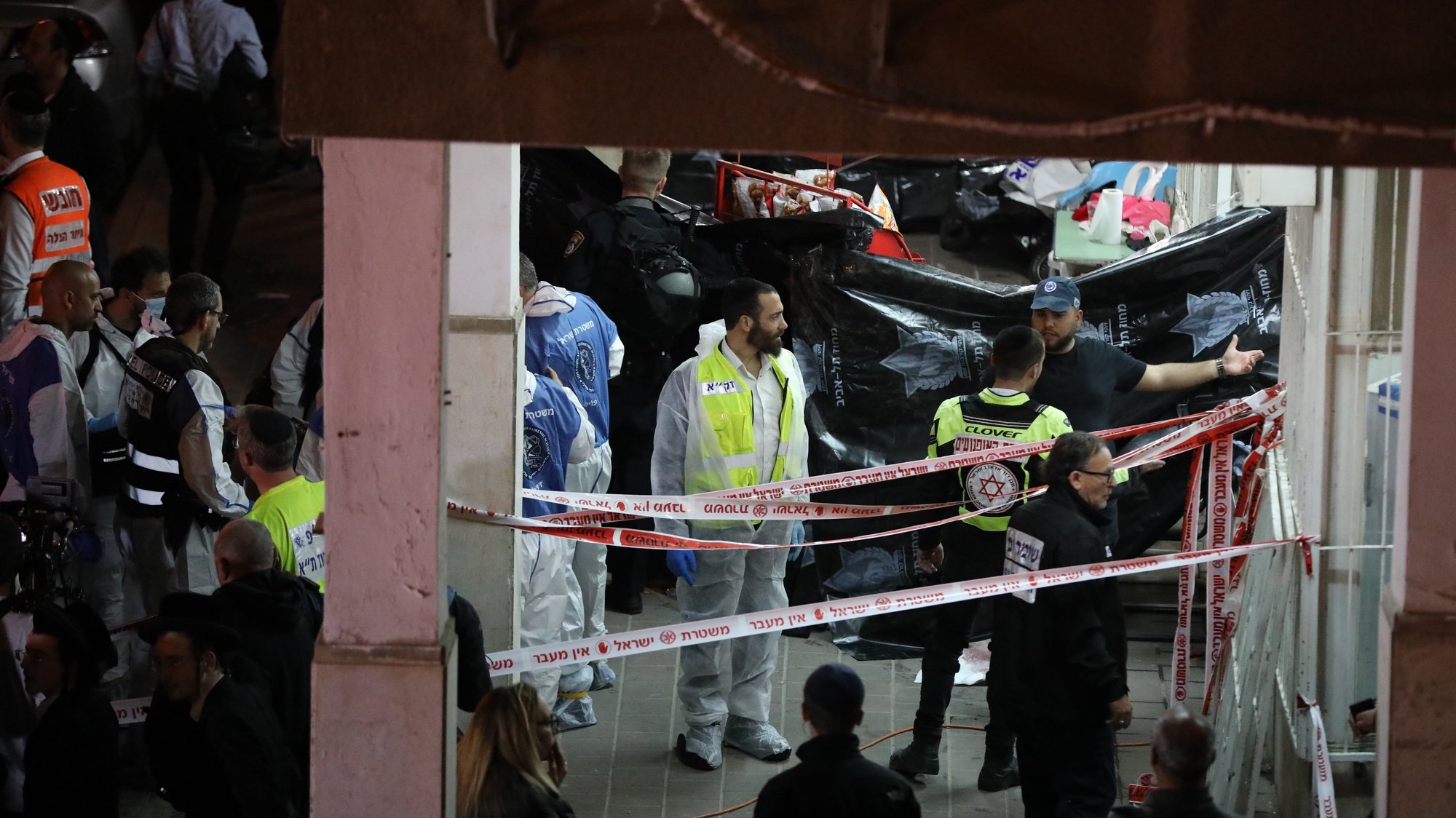 epa09858943 Israeli emergency personnel at the scene of attack in city of Bnei Brak, near Tel Aviv, Israel, 29 March 2022. According to emergency services, at least five Israelis where killed in a shooting attack by Israeli Arab gunmen.  EPA/ABIR SULTAN