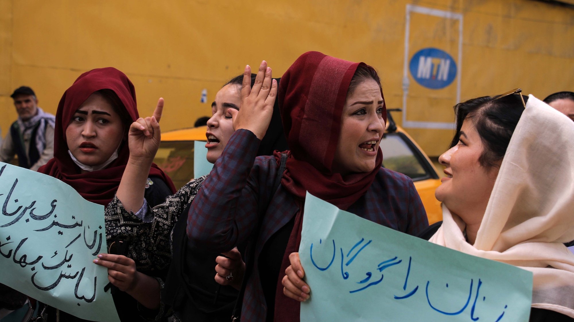 epaselect epa09937867 Afghan women hold a placard reading in Dari &#039;Dont take women hostage&#039; during a protest against Taliban&#039;s order for Afghan women to wear all-covering burqa while in public in Kabul, Afghanistan, 10 May 2022. As per a decree issued by the Taliban&#039;s Supreme Commander Haibatullah Akhunzada on 07 May, Afghan women must wear an all-covering burqa while in public, warning the male guardians of the women that they will be held accounta?ble by law if women do not follow the new restrictions.  EPA/STRINGER