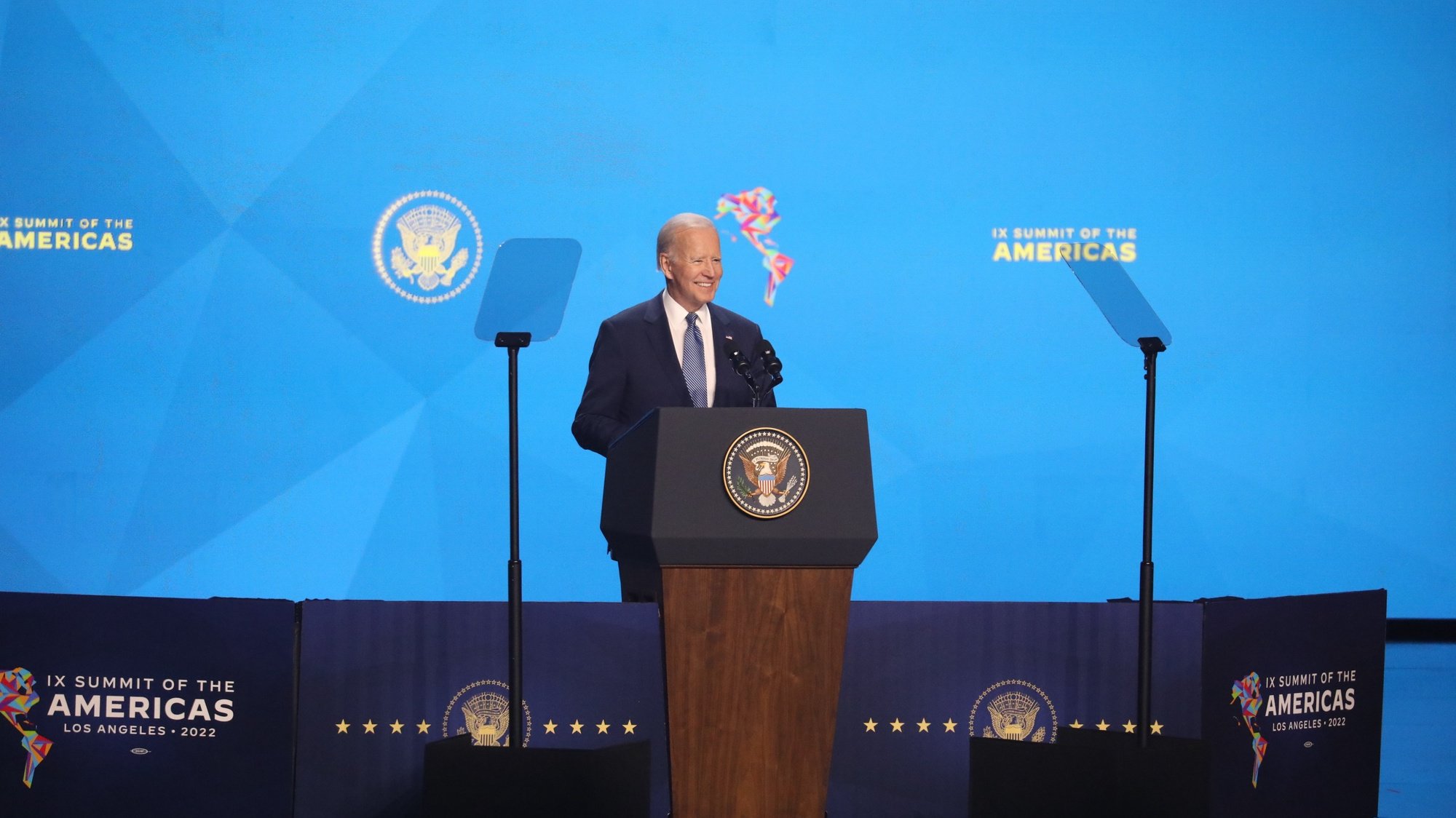 epa10003174 US President Joe Biden speaks, during the IX Summit of the Americas Inaugural Ceremony at the Microsoft Theater, in Los Angeles, California, USA, 08 June 2022.  EPA/DAVID SWANSON / POOL