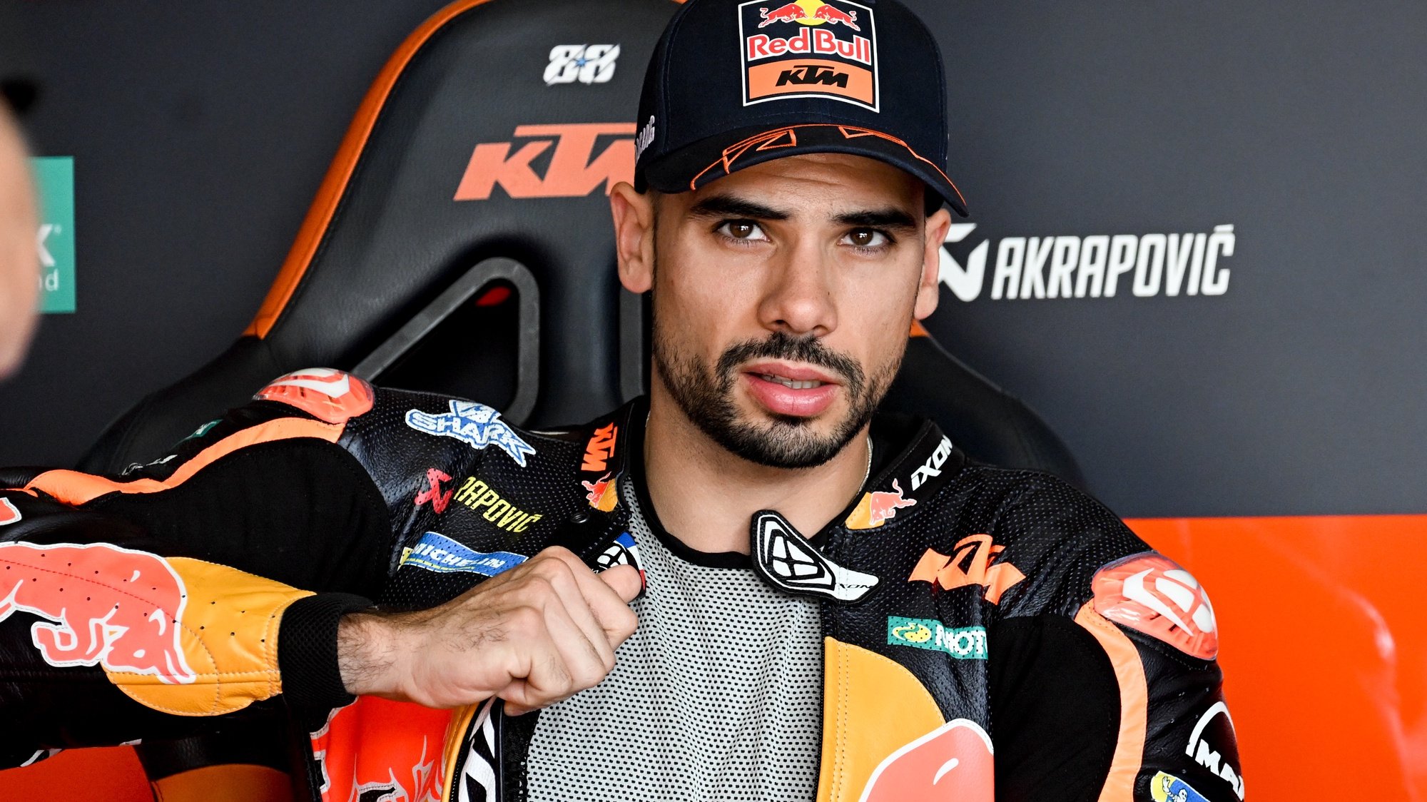 epa10019613 Portuguese Moto GP rider Miguel Oliveira of Red Bull KTM Factory Racing team during the free practice session of the motorcycling Grand Prix of Germany at the Sachsenring racing circuit in Hohenstein-Ernstthal, Germany, 18 June 2022. The Motorcycling Grand Prix of Germany takes place on 19 June.  EPA/FILIP SINGER