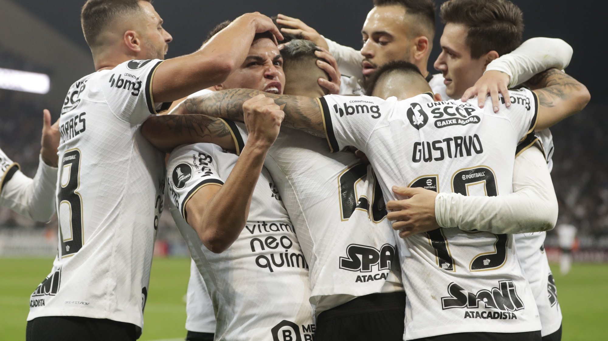 epa09978846 Corinthians players celebrate a goal against Always Ready, during a soccer match of Group E of the Copa Libertadores, played at the Arena de Sao Paulo stadium, in Sao Paulo, Brazil, 26 May 2022.  EPA/Fernando Bizerra Jr.