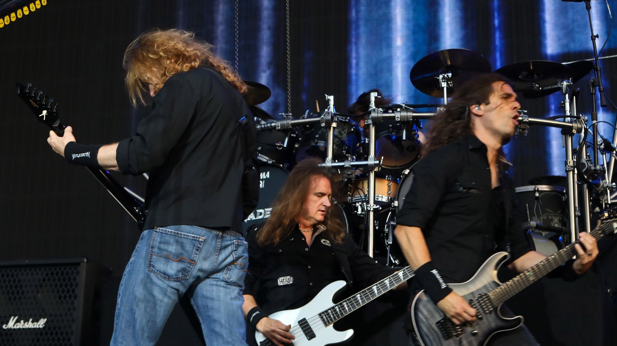 epa06879243 The US band Megadeth performs live during The Legends of Rock concert at Municipal Stadium of Oeiras, in Cascais, Portugal, 10 July 2018.  EPA/MANUEL DE ALMEIDA