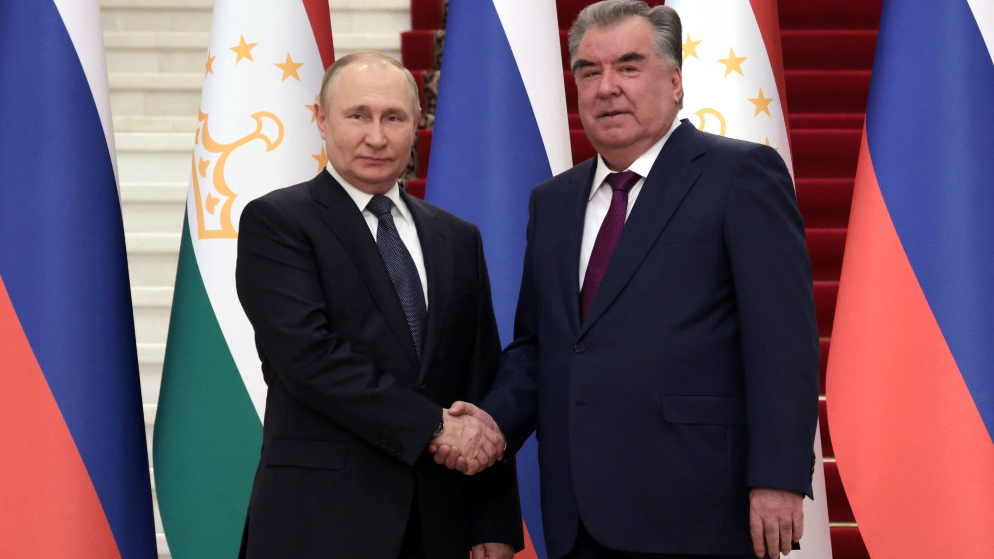 epa10038645 Russian President Vladimir Putin (L) shakes hands with Tajikistan&#039;s President Emomali Rahmon (R) during their meeting in Dushanbe, Tajikistan, 28 June 2022. Russian President is on a working visit to Tajikistan.  EPA/ALEXANDER SHCHERBAK / KREMLIN POOL / SPUTNIK MANDATORY CREDIT