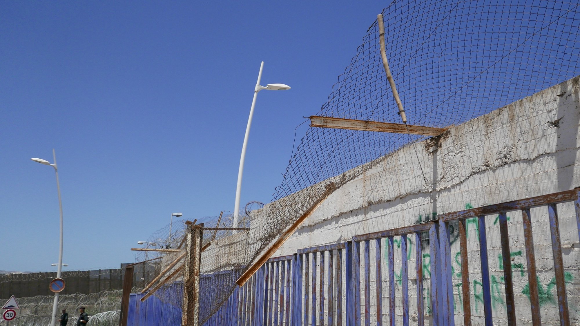epa10033731 Fences of the border crossing with Melilla, in Nador, Morocco, 25 June 2022, in the area of Barrio Chino where the migrants tried to cross a day earlier. At least 18 African migrants have died when around 2,000 mostly sub-Saharan African migrants tried to force the Spanish-Moroccan border on 24 June. About 500 migrants managed to reach the border fence and broke the border gate with a wire cutter. Spanish Prime Minister Pedro Sanchez described the attempt as an attack on Spain&#039;s &#039;territorial integrity&#039;.  EPA/Maria Traspaderne