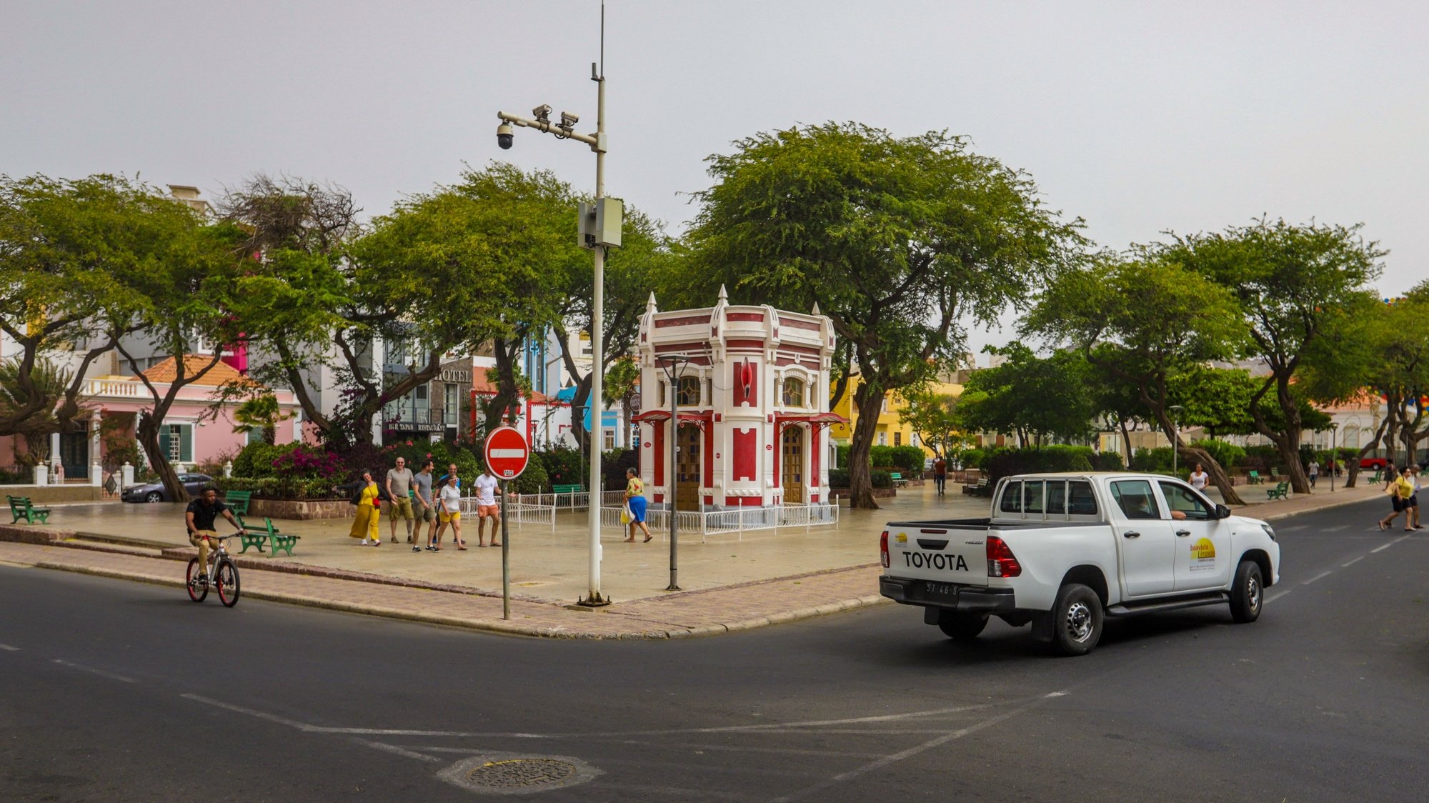 Praça Amílcar Cabral, conhecida por praça Nova, na cidade do Mindelo, ilha de São Vicente, Cabo Verde, 04 de junho de 2022. A Fundação Amílcar Cabral quer criar um roteiro do patrono em Cabo Verde, para percorrer no centenário do nascimento do líder histórico, em 2024, e ser uma atração turística no arquipélago, disse o presidente da instituição. (ACOMPANHA TEXTO DA LUSA DO DIA 13 DE JUNHO DE 2022). ELTON MONTEIRO/LUSA