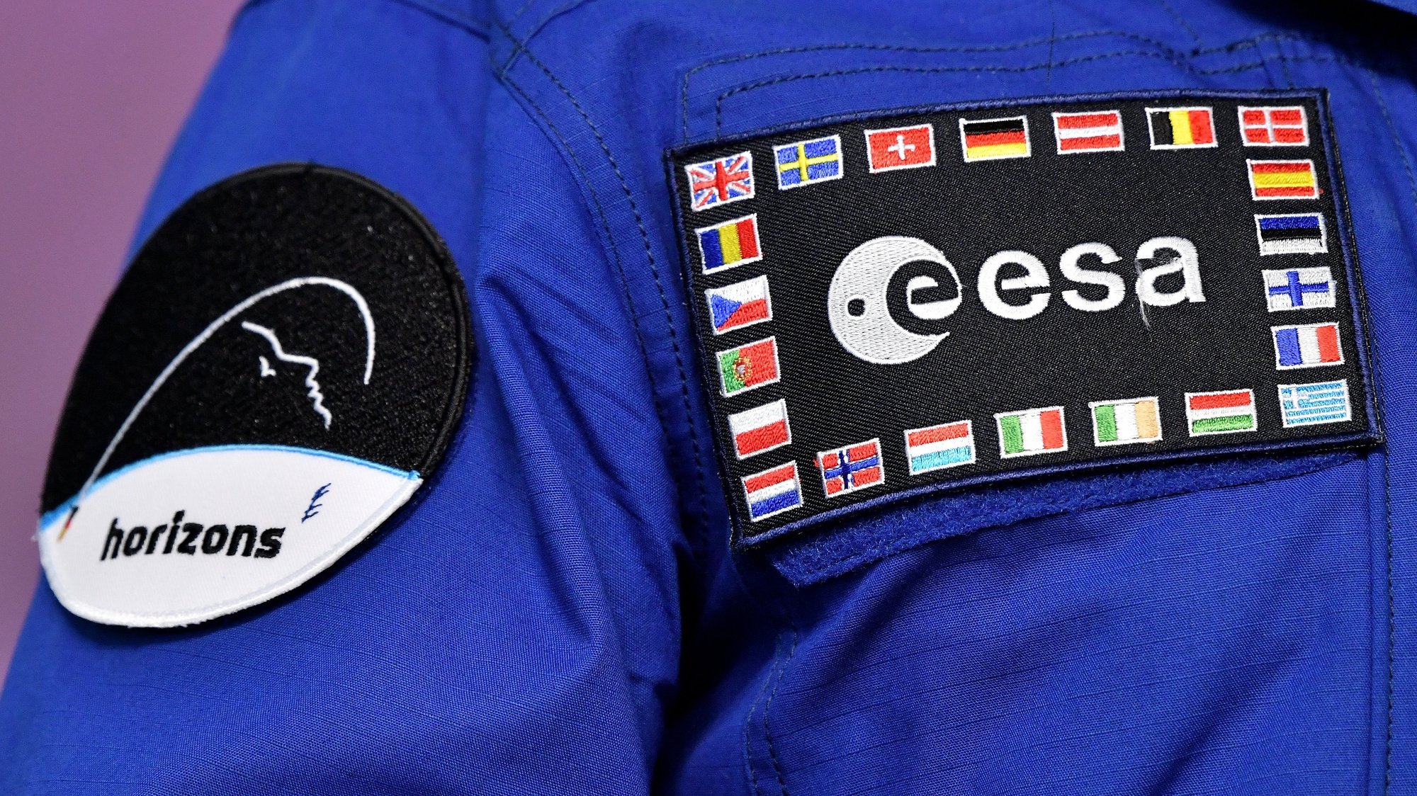 epa06674386 Detail of German ESA astronaut Alexander Gerst&#039;s outfit as he attends a press conference at the European Space Agency (ESA) / European Astronaut Centre (EAC) in Cologne, Germany, 17 April 2018. Along with US NASA astronaut Serena Aunon-Chancellor and Russian cosmonaut Sergey Prokopyev, Gerst will depart in a Soyuz MS-09 from the Baikonur Cosmodrome in Kazakhstan on 06 June 2018, for his second long-term stay on the International Space Station (ISS).  EPA/SASCHA STEINBACH
