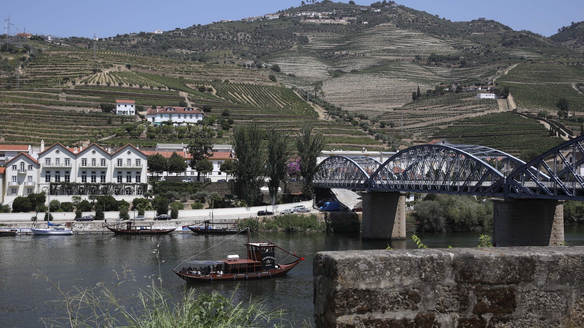 Vista do rio Douro e da Vila do Pinhão, Vila Real, 24 de julho de 2019. JOSÉ COELHO/LUSA