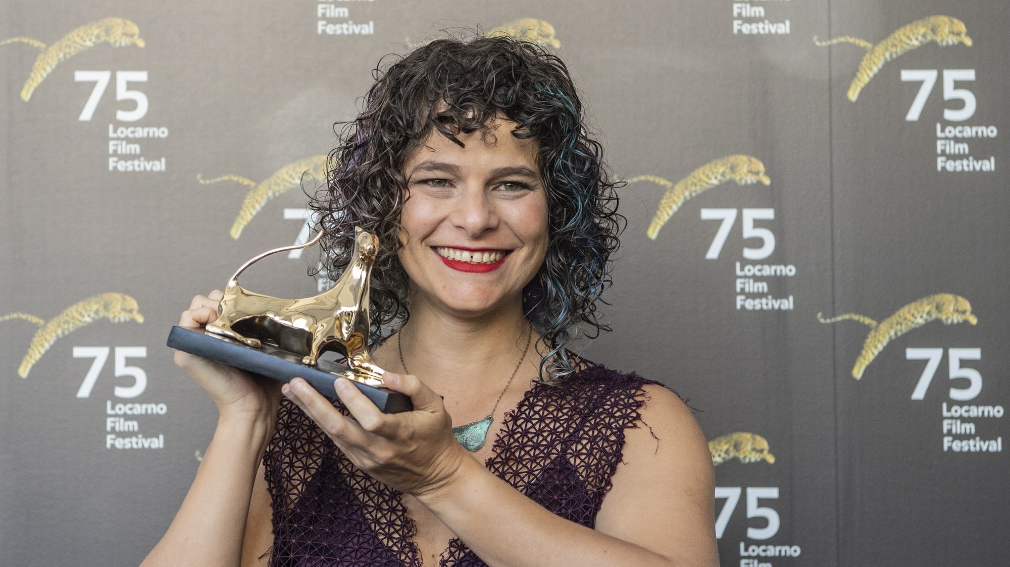 epa10118611 Brazilian director Julia Murat poses with the Pardo d&#039;oro award she received for the film&#039; Regra 34&#039; during the 75th Locarno International Film Festival, in Locarno, Switzerland, 13 August 2022. The festival runs from 03 to 13 August 2022.  EPA/URS FLUEELER