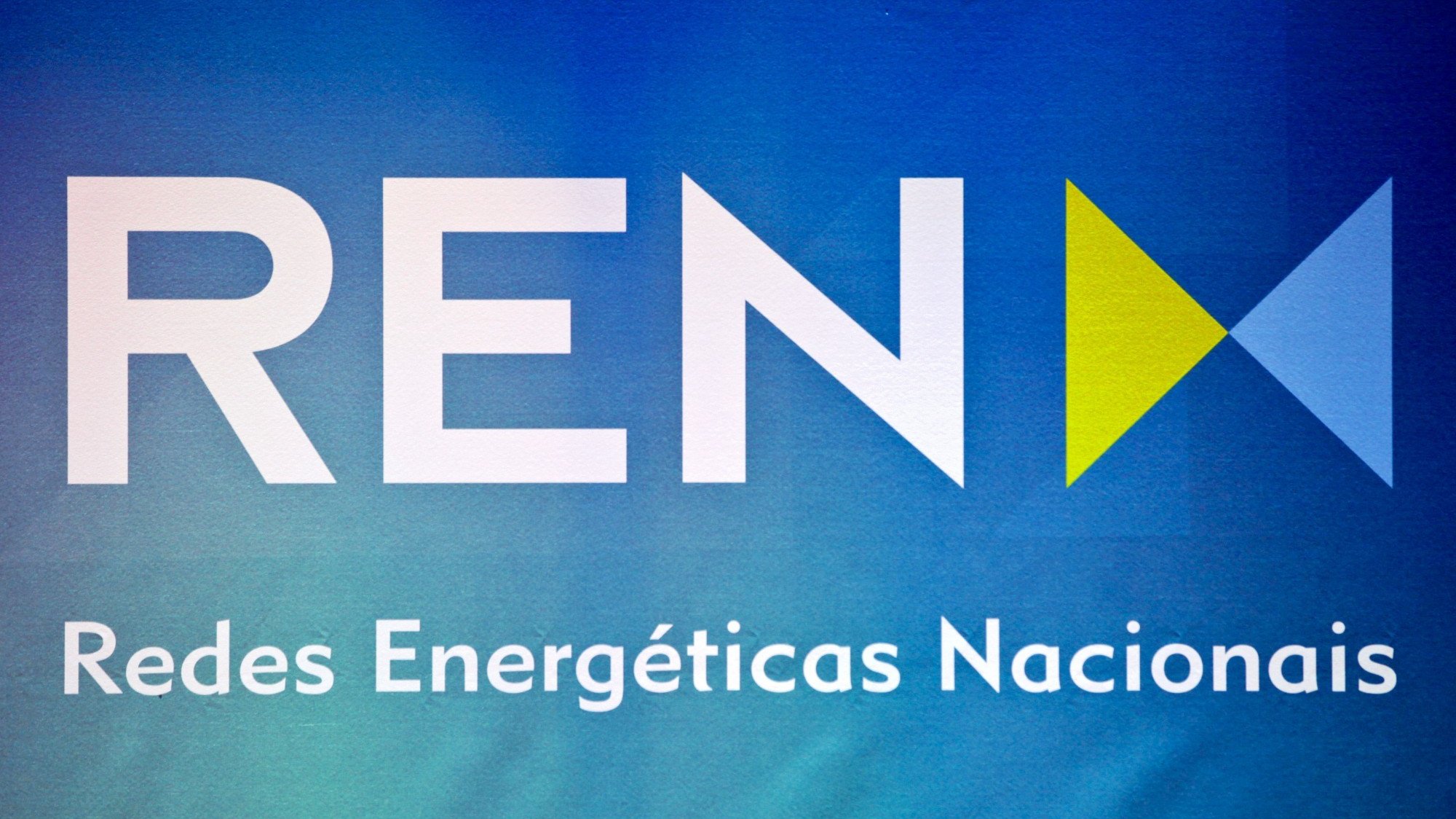 A emissão de obrigações verdes insere-se na regular política de financiamento da REN