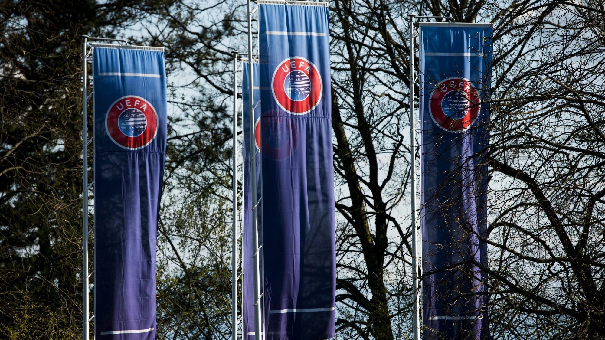 Bandeiras da UEFA na Suíça