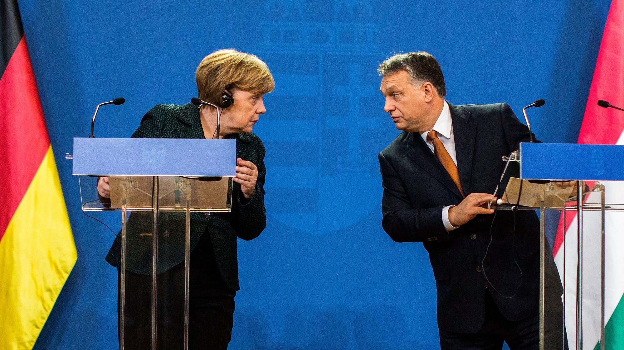 A alemã Angela Merkel e Viktor Órban, o líder húngaro, que é um dos que estão a bloquear o acordo.