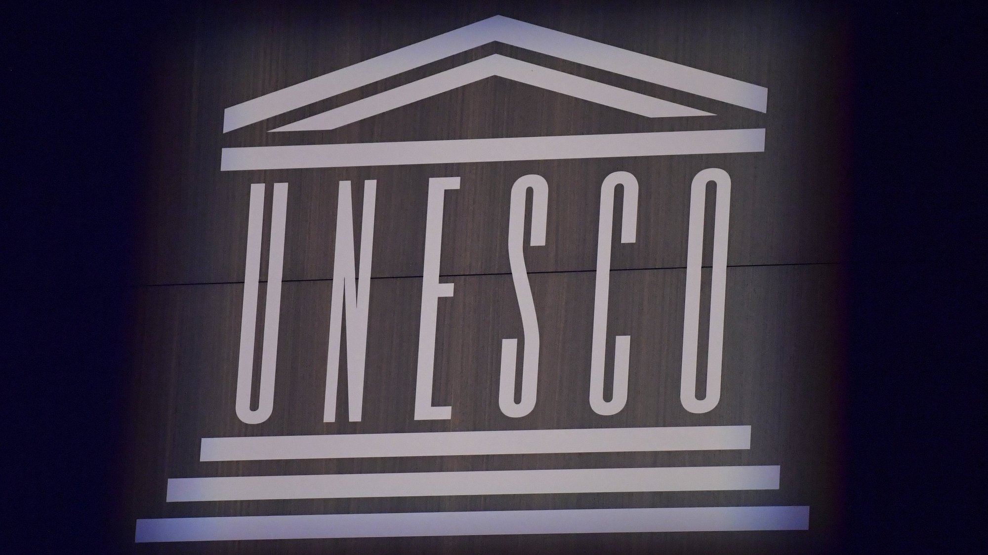 epa09578898 This photograph shows the logo of UNESCO during the 75th anniversary celebrations of The United Nations Educational, Scientific and Cultural Organization (UNESCO) at UNESCO headquarters in Paris, France, 12 November 2021.  EPA/JULIEN DE ROSA / POOL  MAXPPP OUT