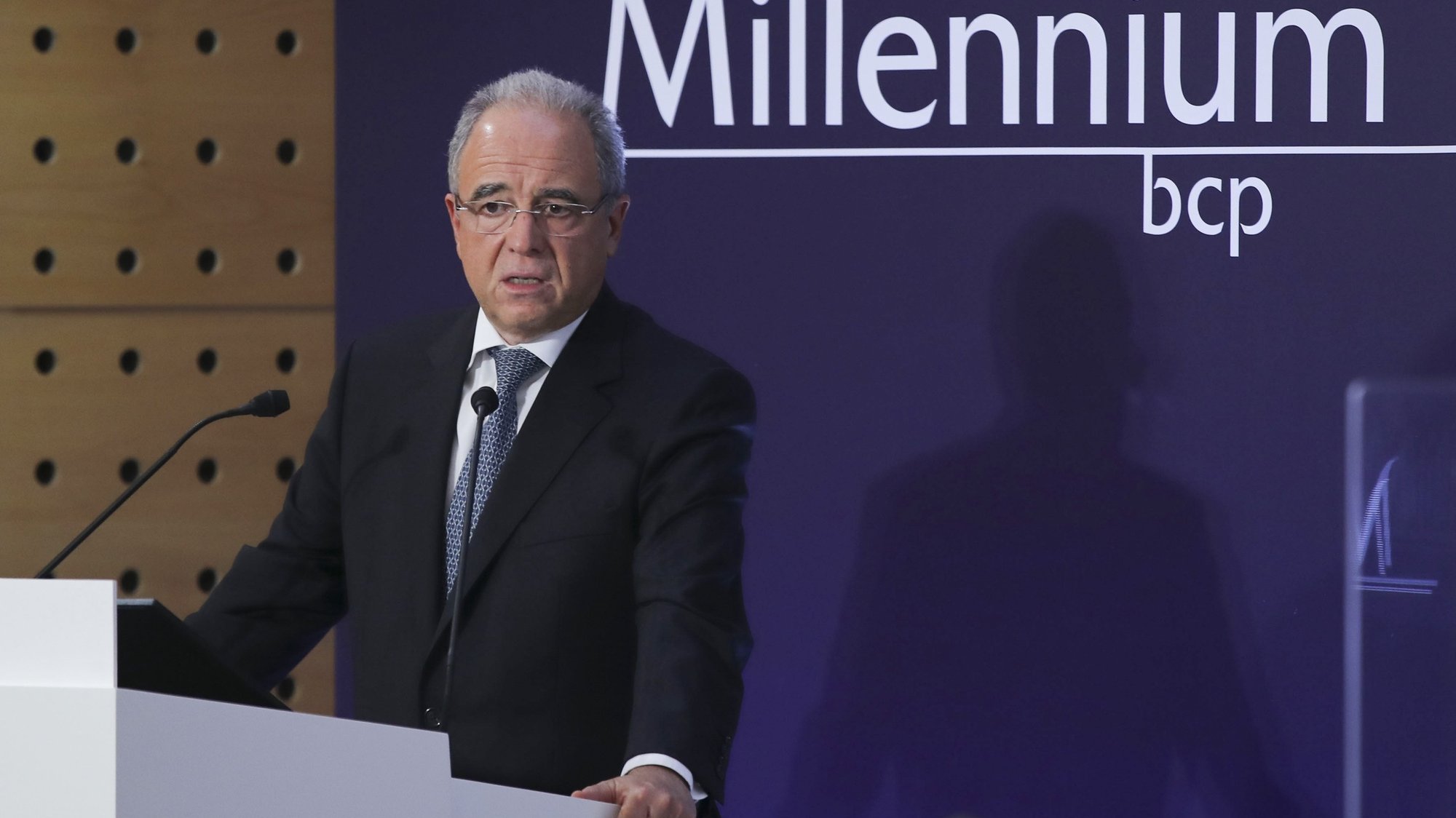 O presidente do Millennium BCP, Nuno Amado, durante a conferência de imprensa de apresentação dos resultados de 2021, Oeiras, 28 de fevereiro de 2022.  MANUEL DE ALMEIDA/LUSA