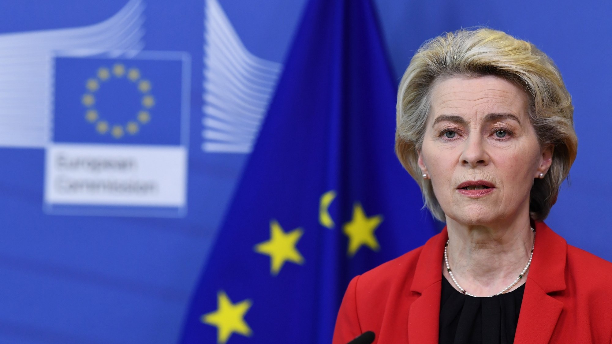 epa09706190 European Commission President Ursula von der Leyen gives a statement on Ukraine at the EU headquarters in Brussels, Belgium, 24 January 2022.  EPA/JOHN THYS / POOL