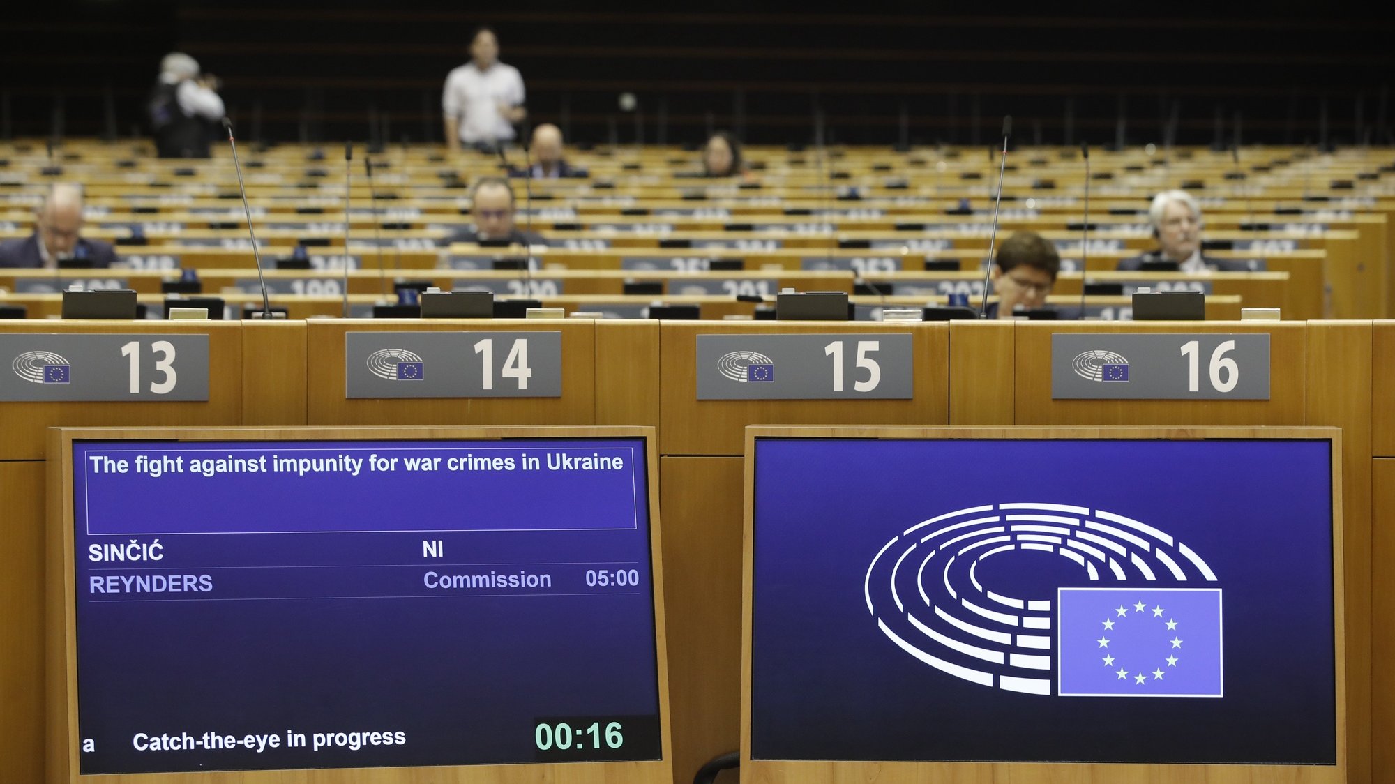epa09957088 A screen (L) shows the issue being addressed during a plenary session of the European Parliament in Brussels, Belgium, 19 May 2022. The session&#039;s agenda includes debates over the fight against impunity for war crimes in Ukraine, and European solidarity and energy security in the face of Russia&#039;s invasion of Ukraine, amid recent gas supply cuts to Poland and Bulgaria.  EPA/OLIVIER HOSLET