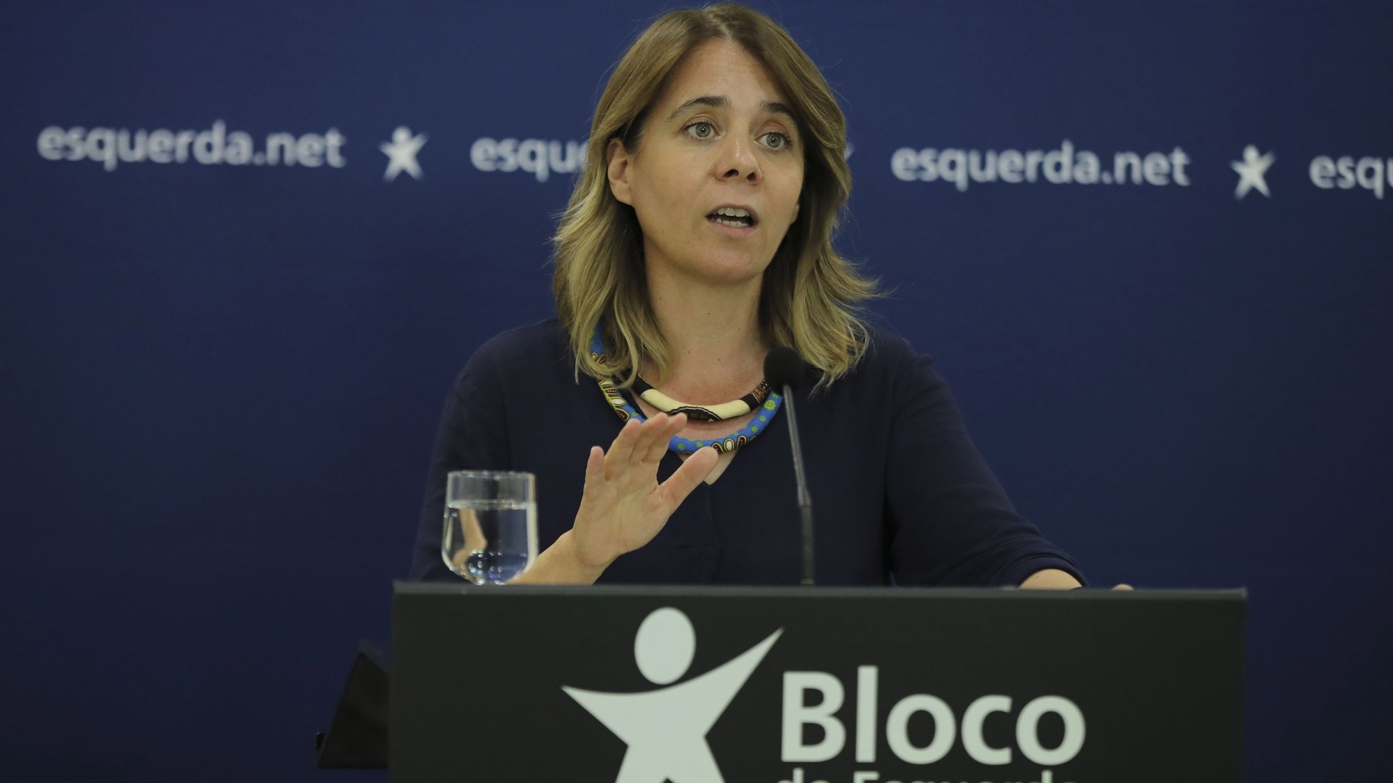 Catarina Martins, coordenadora do Bloco de Esquerda (BE), fala aos jornalistas em conferência de imprensa após a reunião da Mesa Nacional Lisboa, 03 de julho de 2022.   MANUEL DE ALMEIDA/LUSA