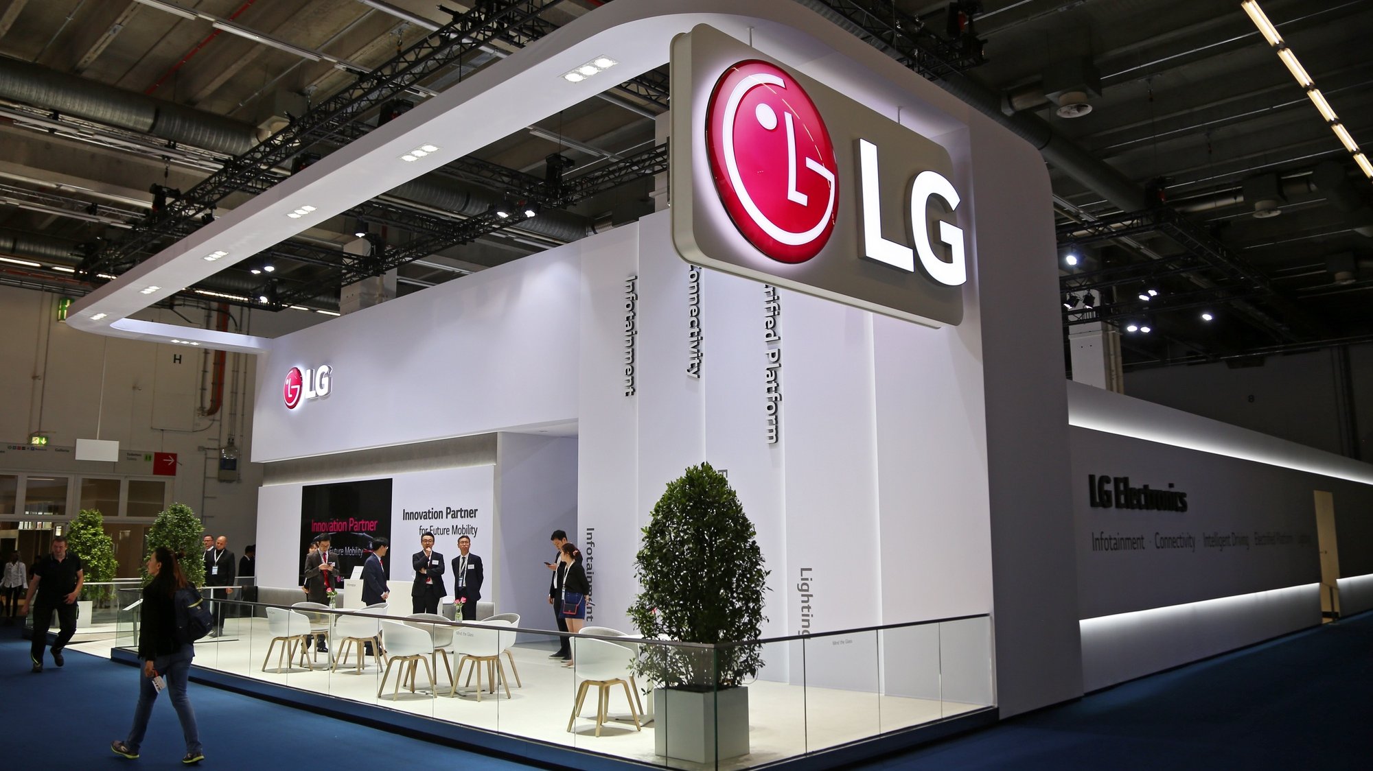epa09116418 (FILE) - The empty trade fair stand of LG electronics company at the International Motor Show IAA in Frankfurt Main, Germany, 10 September 2019 (reissued 05 April 2021). South Korean electronics company LG said it would withdraw from the smartphone market.  EPA/ALEX EHLERS *** Local Caption *** 55459944