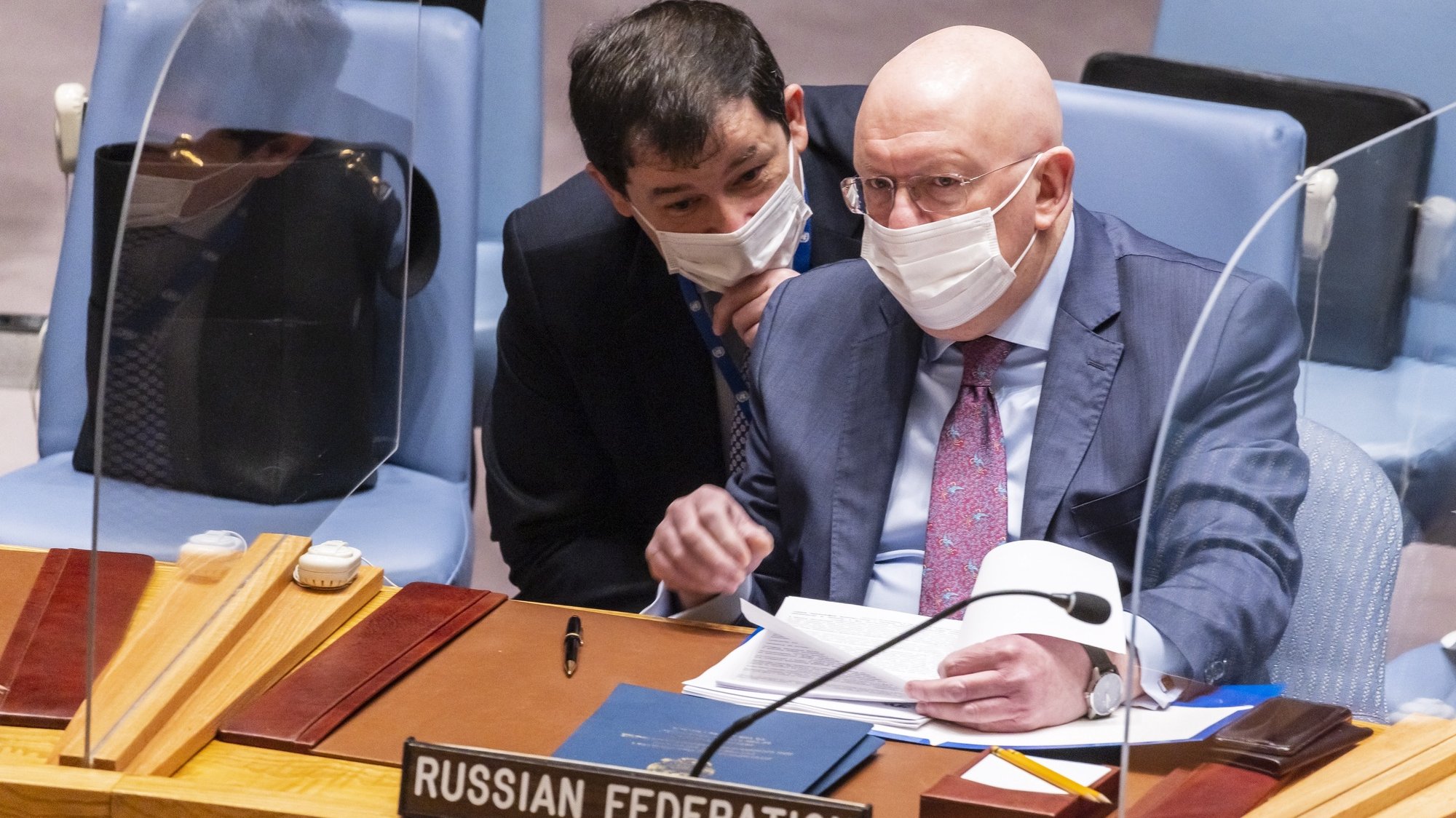 o embaixador da Rússia na ONU, Vasily Nebenzya, num Conselho de Segurança da ONU extraordinário