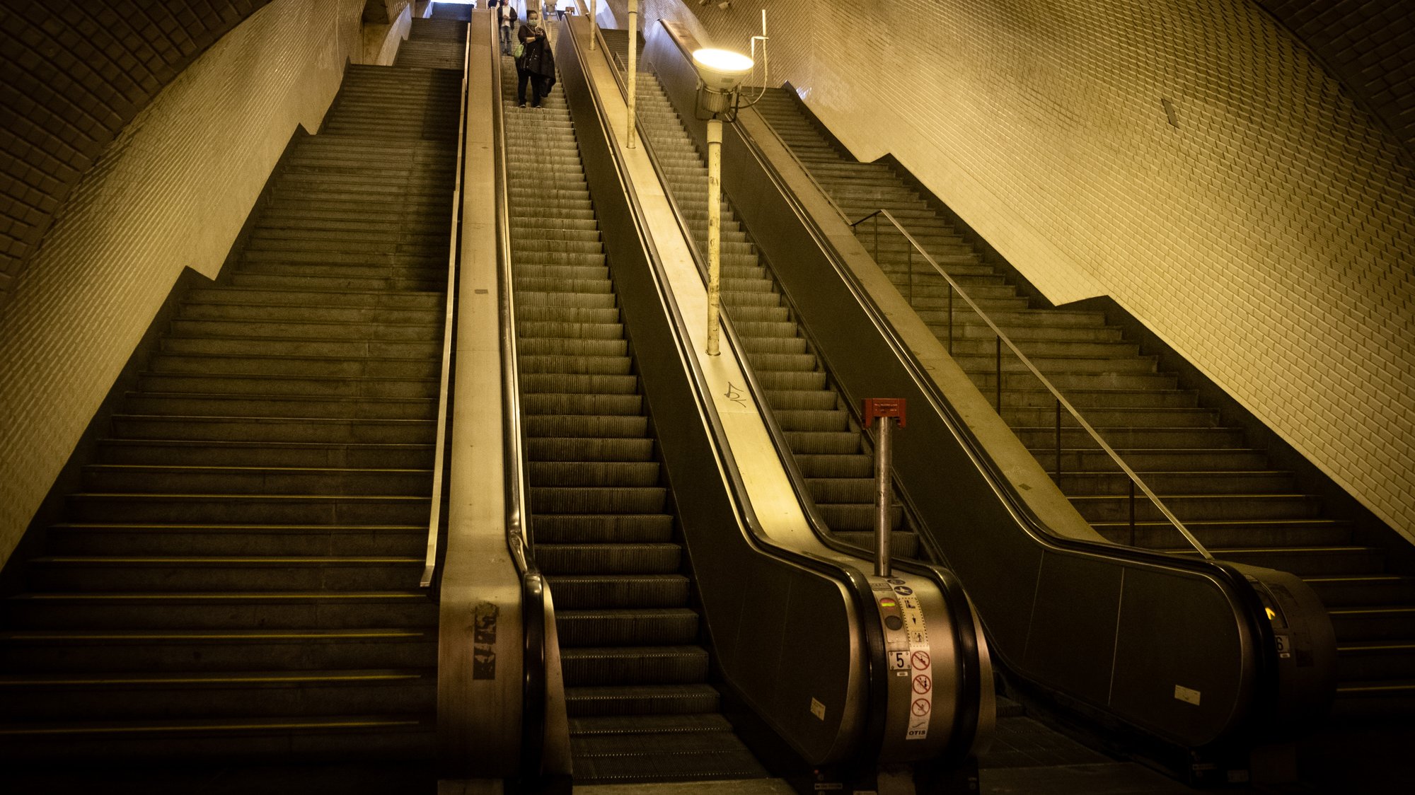 Nos últimos anos têm sido recorrentes as críticas às constantes avarias dos elevadores e das escadas rolantes nas estações do Metro da Lisboa