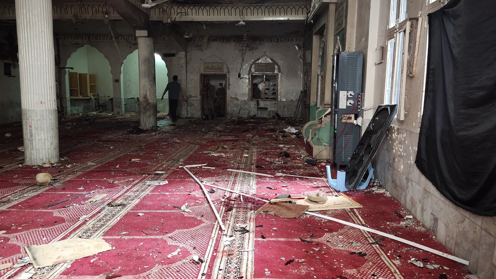Destroços de uma mesquita em Peshawar
