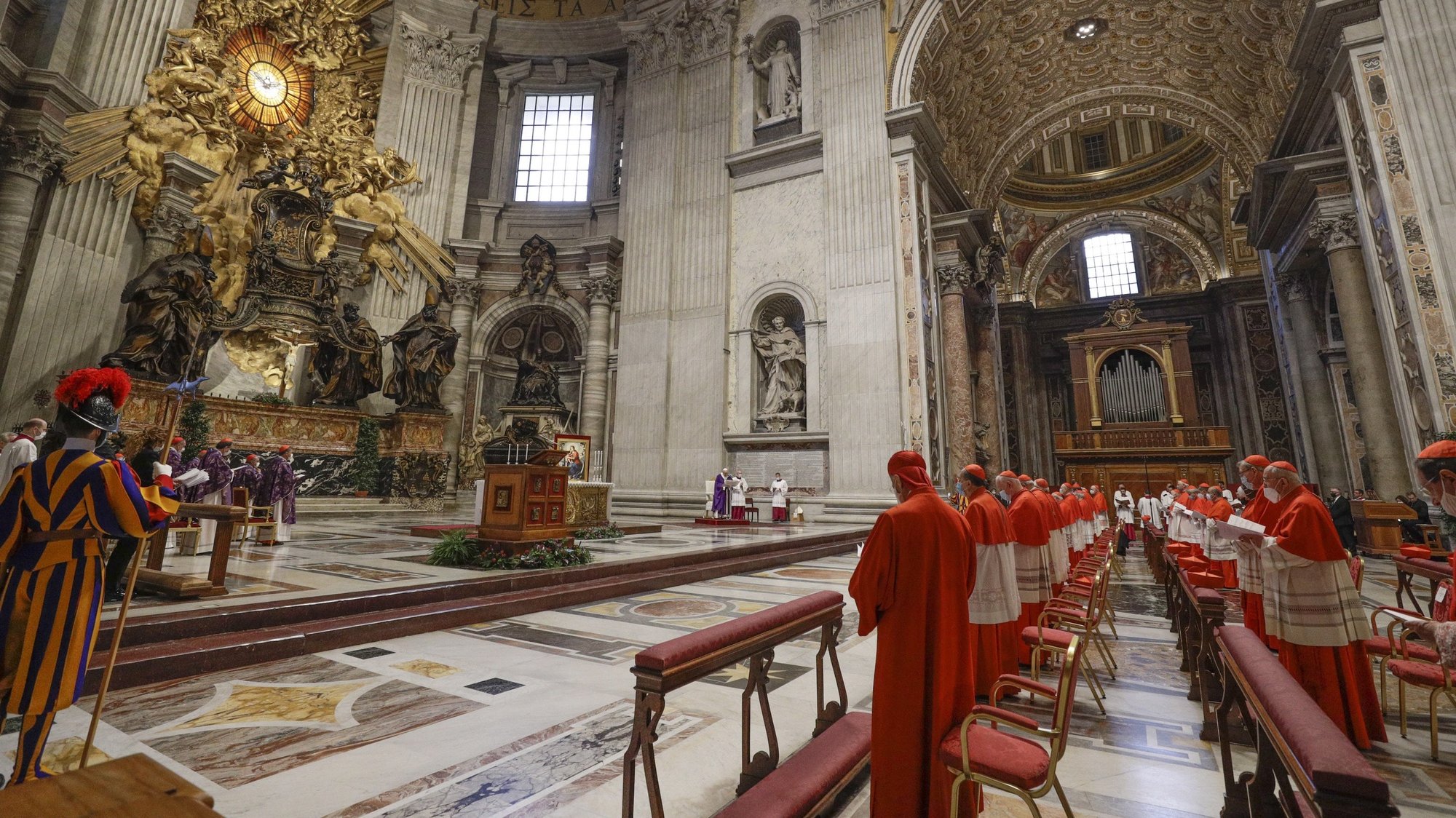 epa08850233 Pope Francis (C) celebrates a holy Mass the day after a Consistory where he raised 13 new cardinals to the highest rank in the Catholic hierarchy, at St. Peter&#039;s Basilica, Vatican City, 29 November 2020.  EPA/GREGORIO BORGIA / POOL