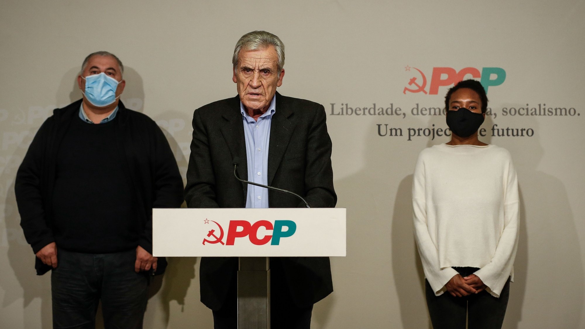 O secretário-geral do Partido Comunista Português (PCP), Jerónimo de Sousa, discursa durante a conferencia de imprensa para a apresentação das principais conclusões da reunião do Comité Central, na sede do partido, em Lisboa, 13 de dezembro de 2020. RODRIGO ANTUNES/LUSA