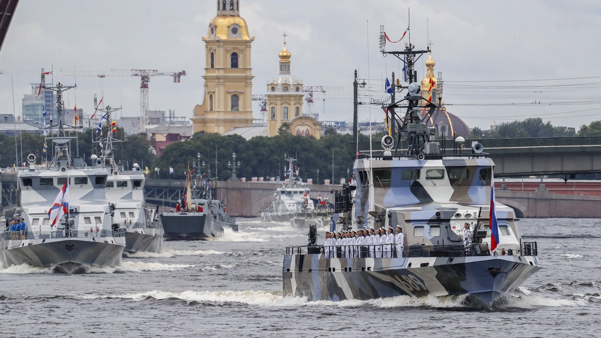 Marinha russa inicia manobras militares no país