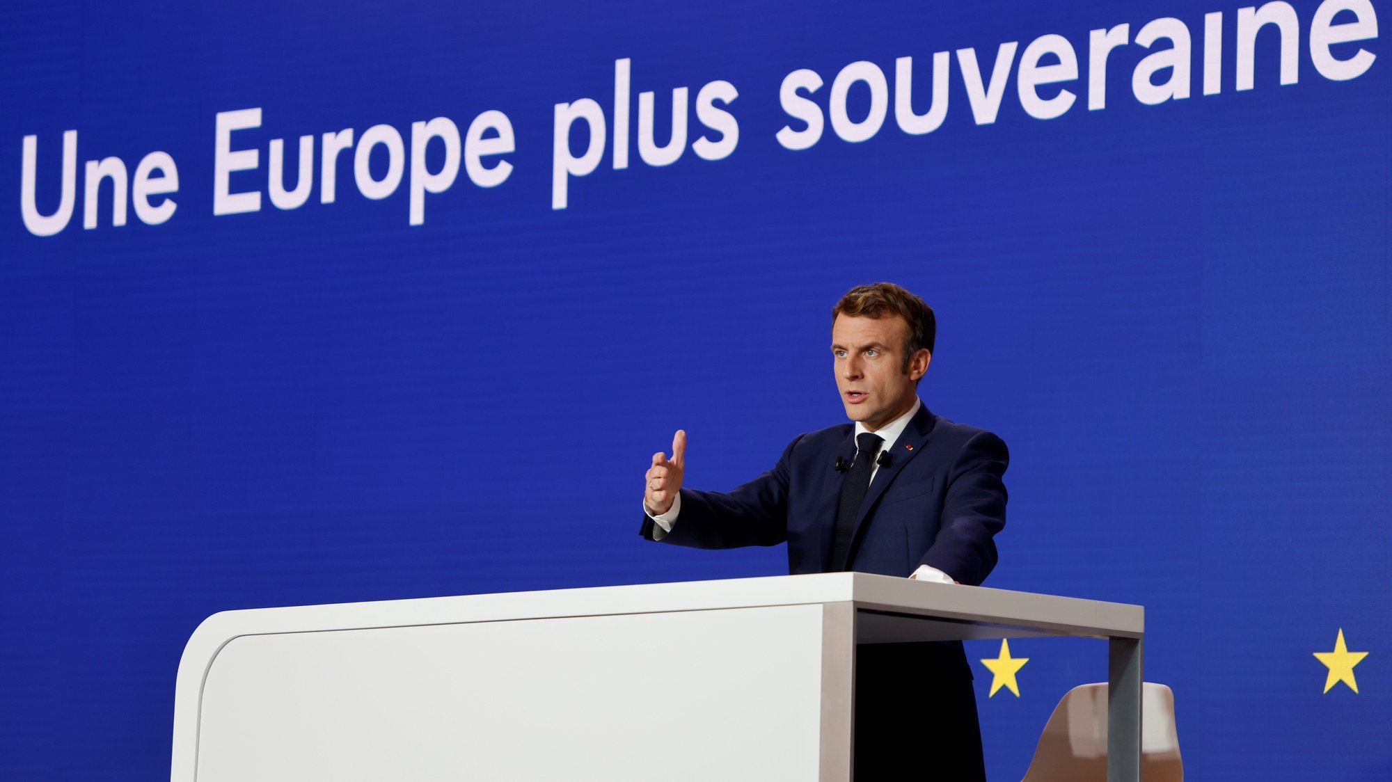 Emmanuel Macron numa conferência de imprensa sobre a presidência francesa do conselho da UE