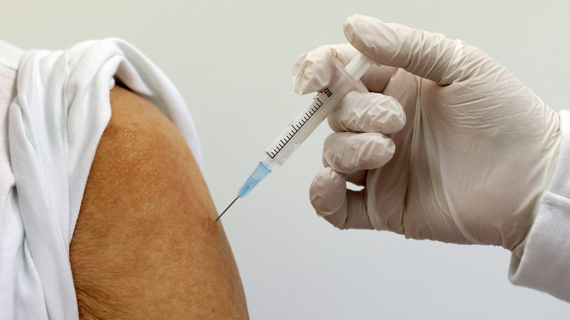 epa08924670 A patient receives a vaccination against the coronavirus Sars-CoV-2 by a medical assistant at the vaccination center in Mainz, Germany, Germany, 07 January 2021. Vaccinations against the coronavirus started at centers in Rhineland Palatinate state, to curb the COVID- 19 pandemic.  EPA/RONALD WITTEK