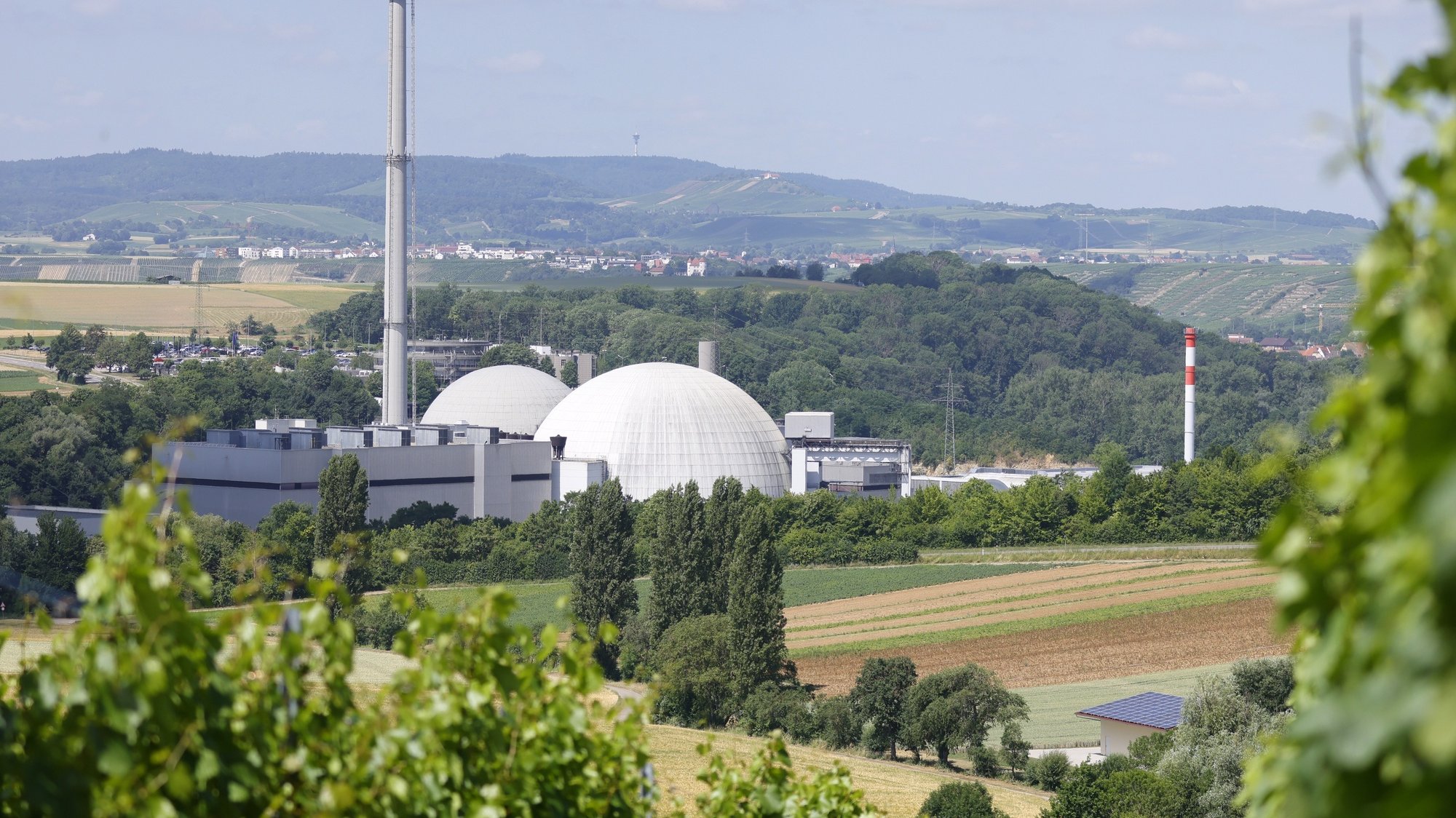 epa10029338 The nuclear power plant in Neckarwestheim, Germany, 23 June 2022. The plant, also referred to as GKN, consists of two units of which block 1 (R) was shut down in 2011. Block 2 with its hybrid cooling tower is one of the last three rectors in Germany to go out of service by the end of 2022.  EPA/RONALD WITTEK