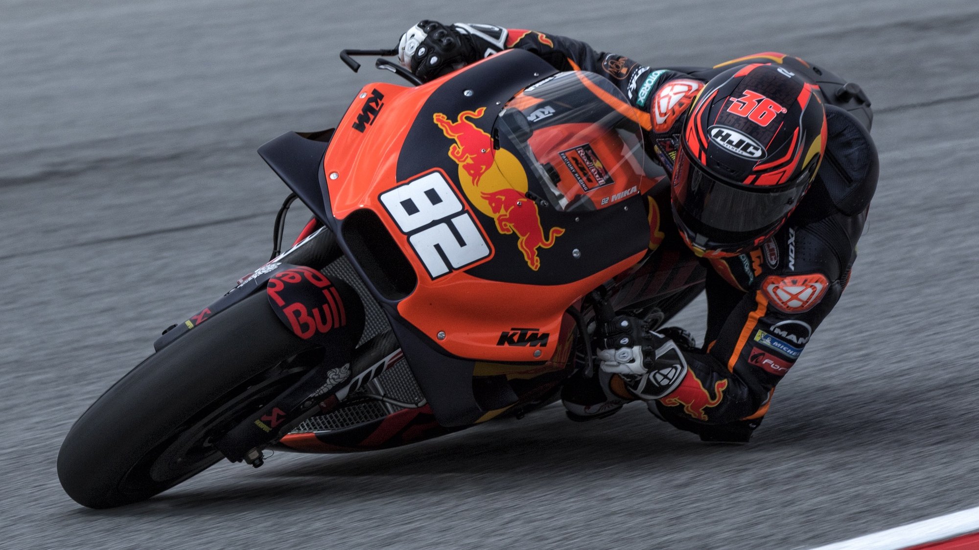 epa07963750 Finnish MotoGP rider Mika Kallio of Red Bull KTM Factory Racing in action during the free practice of the Motorcycle Grand Prix of Malaysia 2019 at Sepang International Circuit, Selangor, Malaysia, 01 November 2019. The 2019 Malaysia Motorcycling Grand Prix will take place on 03 November 2019.  EPA/FAZRY ISMAIL