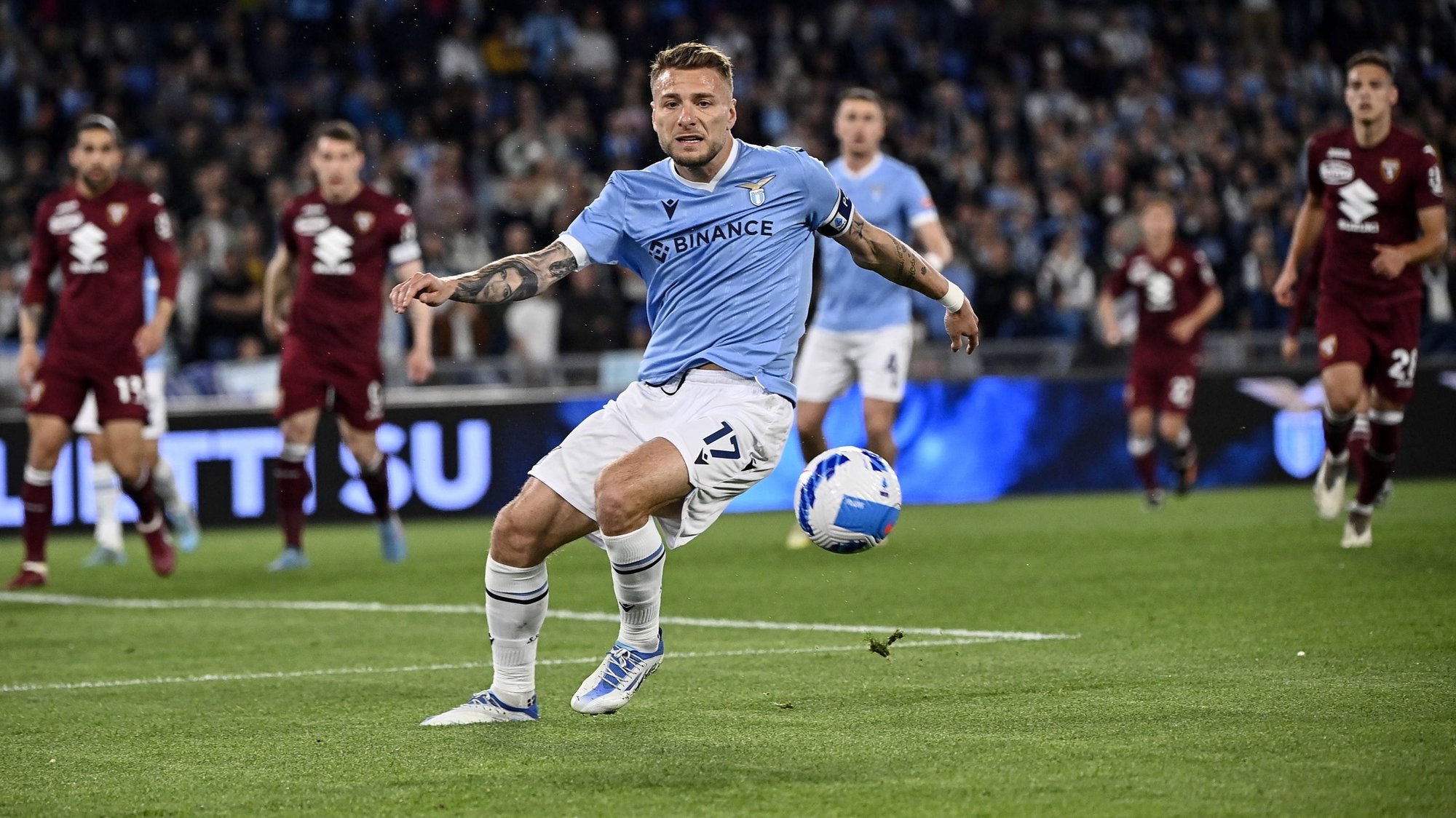 epa09893740 Lazio&#039;s Ciro Immobile in action during the Serie A soccer match between SS Lazio and Torino FC at the Olimpico stadium in Rome, Italy, 16 April 2022.  EPA/RICCARDO ANTIMIANI