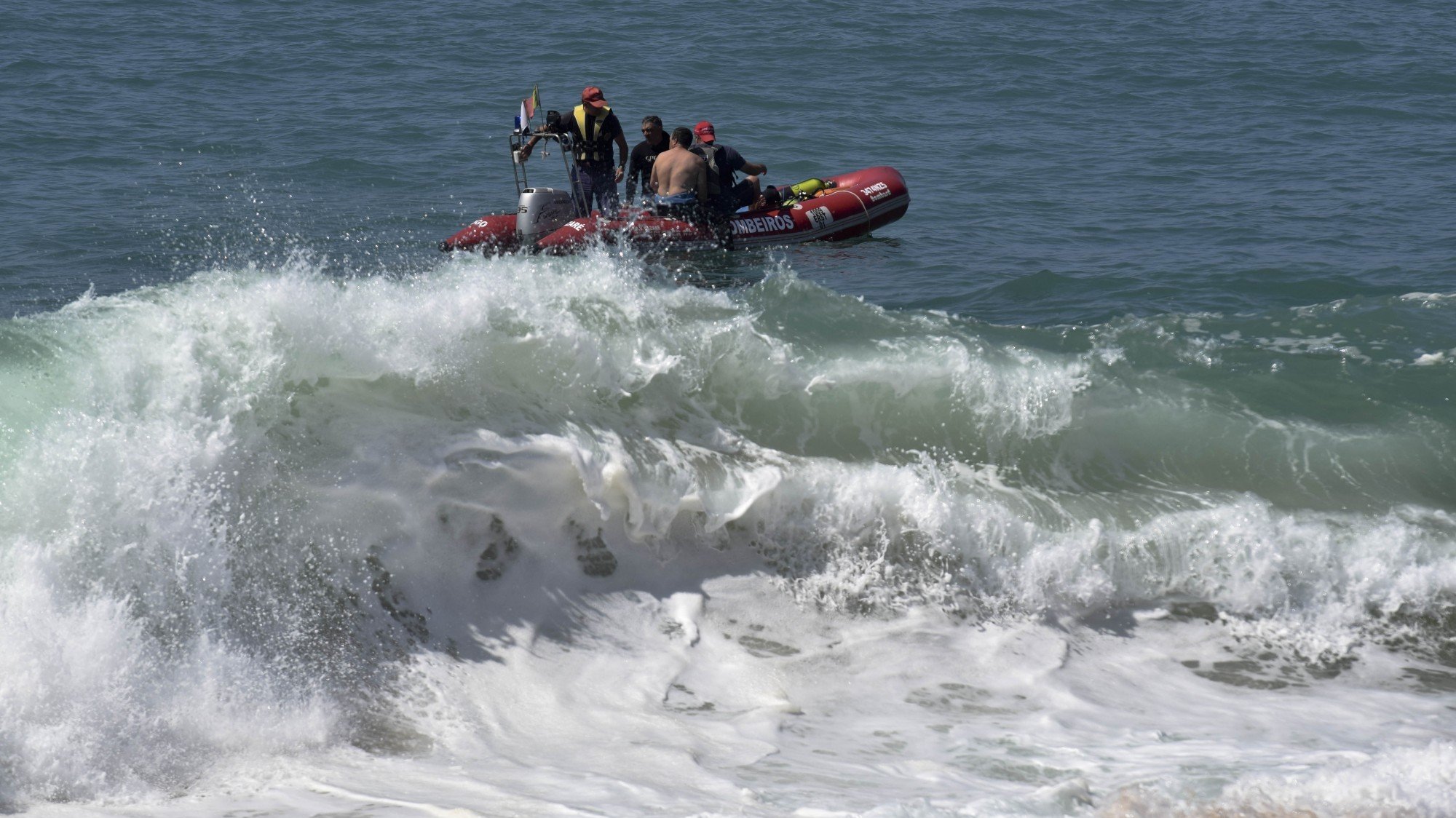 Surfista ainda resgatou vítima, mas já sem vida. (Imagem de arquivo)