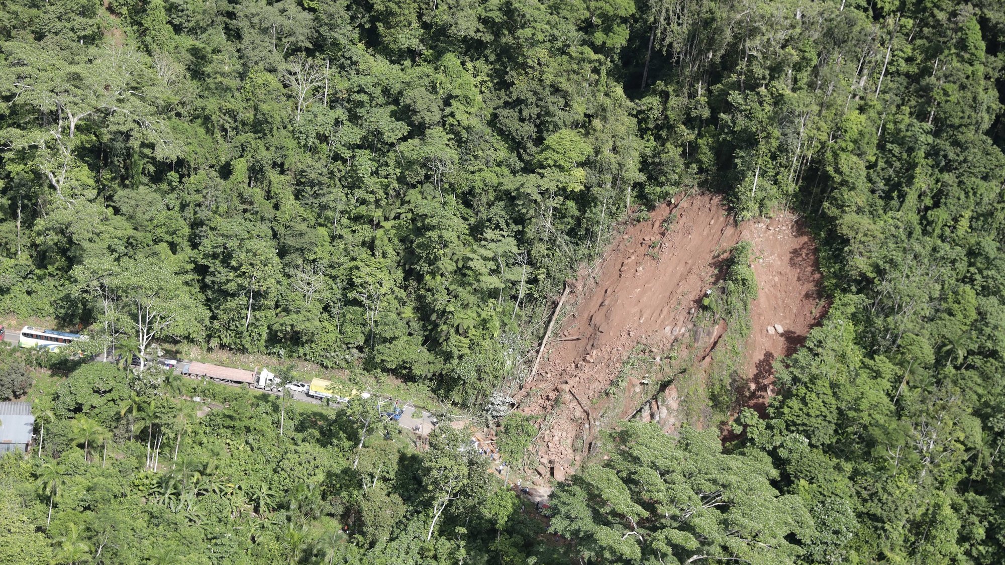 Uma imagem aérea mostra os danos causados por um sismo em Iurimaguas, na Amazonia, no Peru
