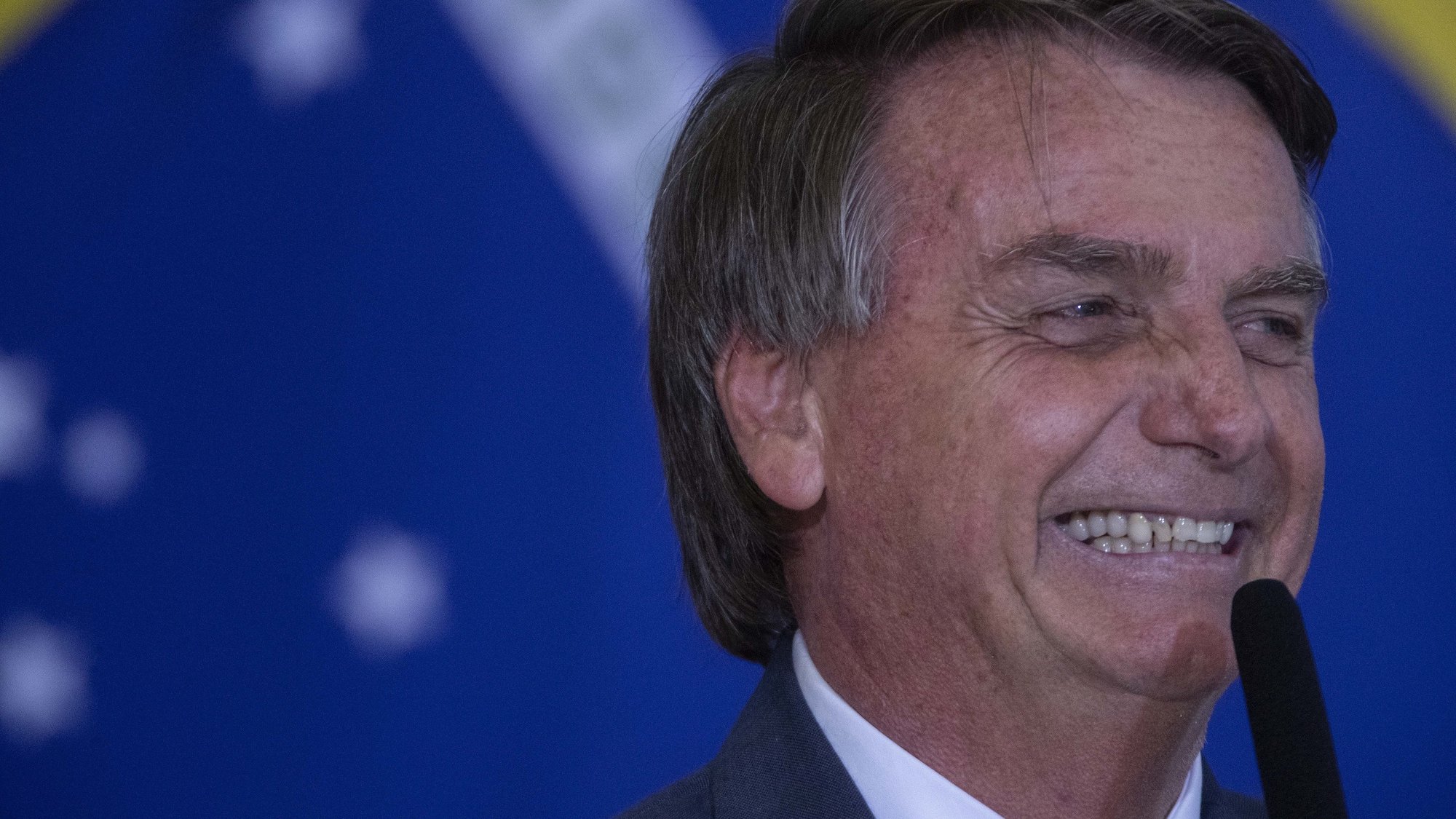 epa09927306 The President of Brazil, Jair Bolsonaro, participates in the ceremony of New Deliveries of the Income and Opportunity Program at  the Palacio do Planalto, in Brasilia, Brazil, 04 May 2022.  EPA/Joedson Alves