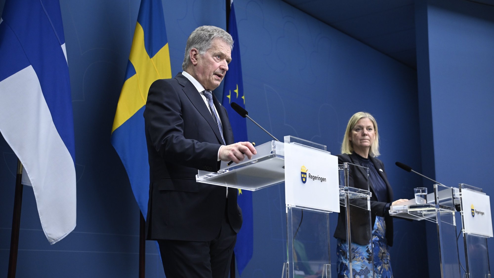 epa09952925 Finland&#039;s President Sauli Niinisto (L) and Sweden&#039;s Prime Minister Magdalena Andersson attend a joint news conference in Stockholm, Sweden, 17 May 2022. Finland&#039;s President and his wife are in Sweden for a two-days state visit at the invitation of the King, as both countries have confirmed their application for NATO membership.  EPA/Anders Wiklund  SWEDEN OUT