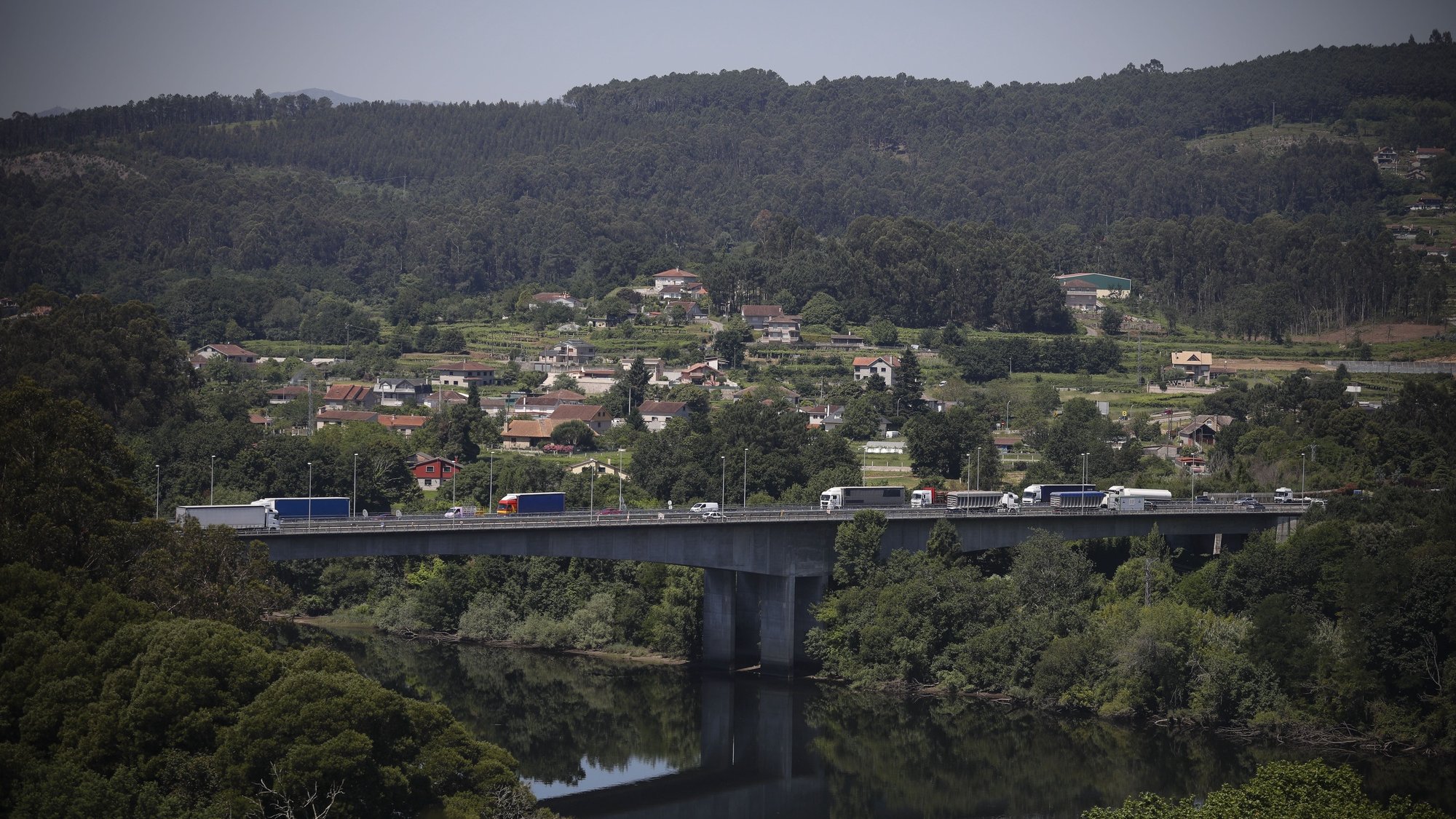 Vista do rio Minho e da ponte que liga a cidade de Valença à cidade de Tuí