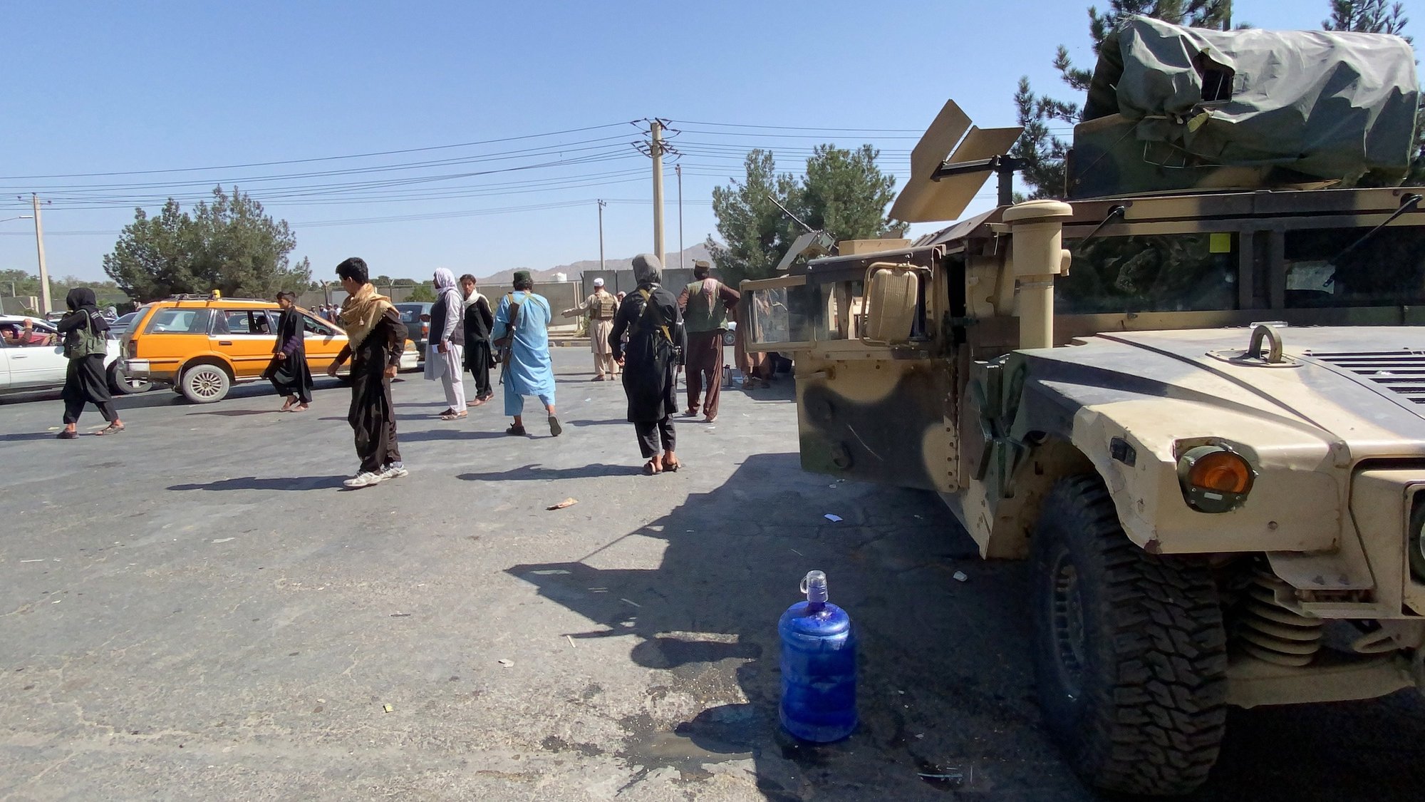 epa09431753 Taliban stand guard as they block the road to Hamid Karzai Airport a day after deadly blasts, in Kabul, Afghanistan, 27 August 2021. Two explosions outside Kabul&#039;s international airport on 26 August left more than 60 Afghan civilians dead and 140 others wounded, while the United States military said that 12 of its personnel died.  EPA/STRINGER