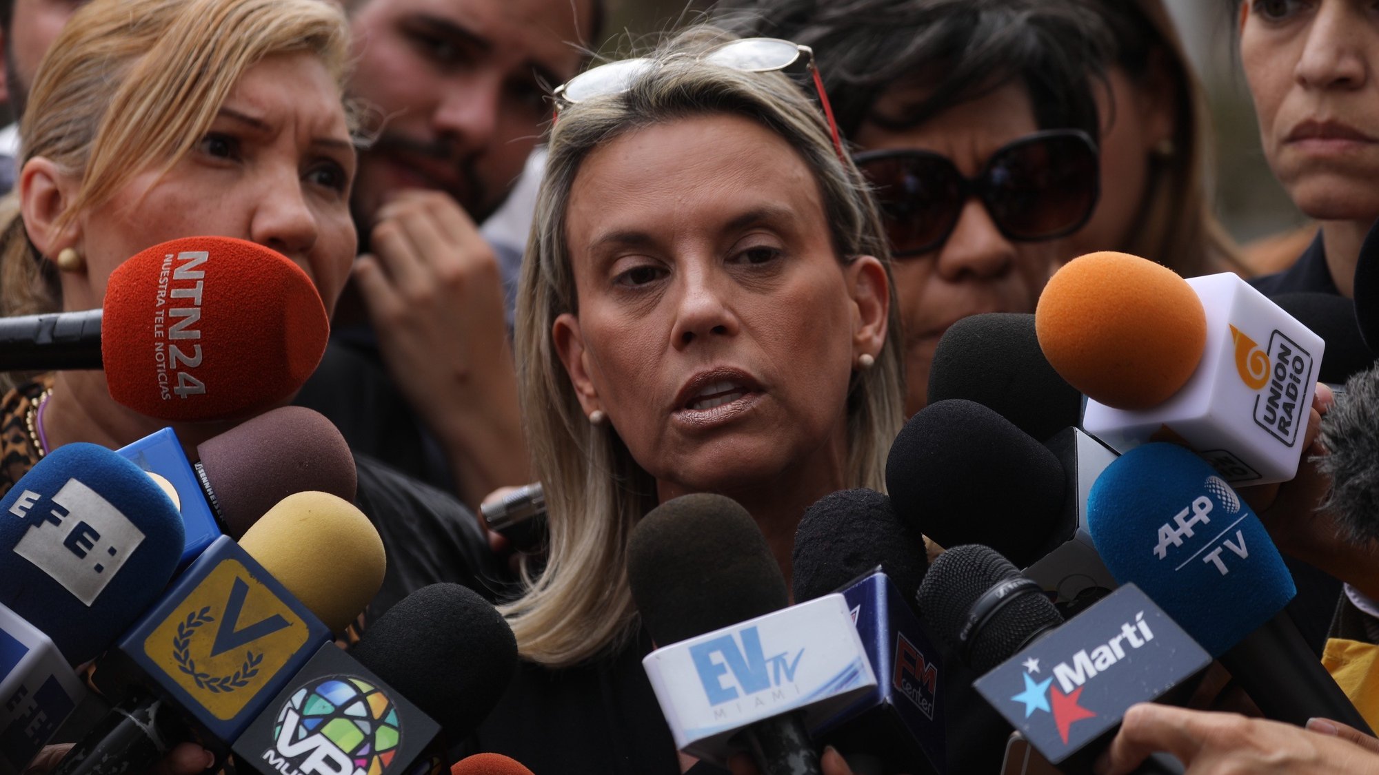 epa07559294 Lilian Camejo, lawyer of Venezuelan Parliament Vice President Edgar Zambrano, addresses the media, in Caracas, Venezuela, 09 May 2019. Zambrano was arrested yesterday after the National Constituent Assembly removed his and other deputies&#039; immunity for supporting the military uprising attempt of past 30 April.  EPA/Miguel Gutierrez