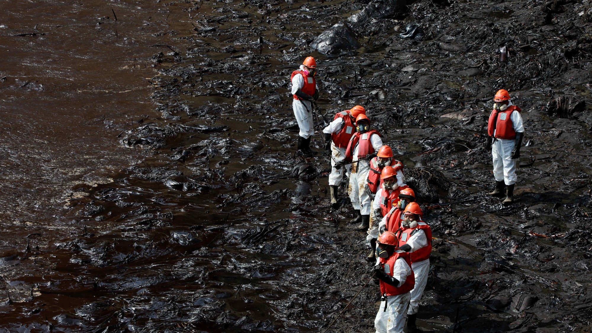 Derrame de petróleo na costa do Peru