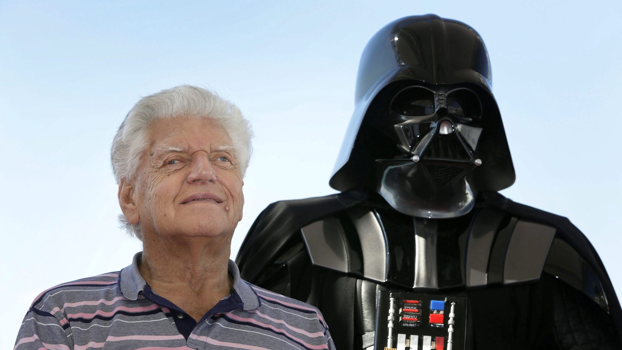 epa04975124 British actor David Prowse, who played Darth Vader in the original Star Wars movie trilogy, poses for photographers during the presentation of &#039;I Am Your Father&#039; at the 48th Sitges International Fantastic Film Festival, in Sitges, near Barcelona, Spain, 12 October 2015. The festival runs from 09 to 18 October.  EPA/SUSANNA SAEZ