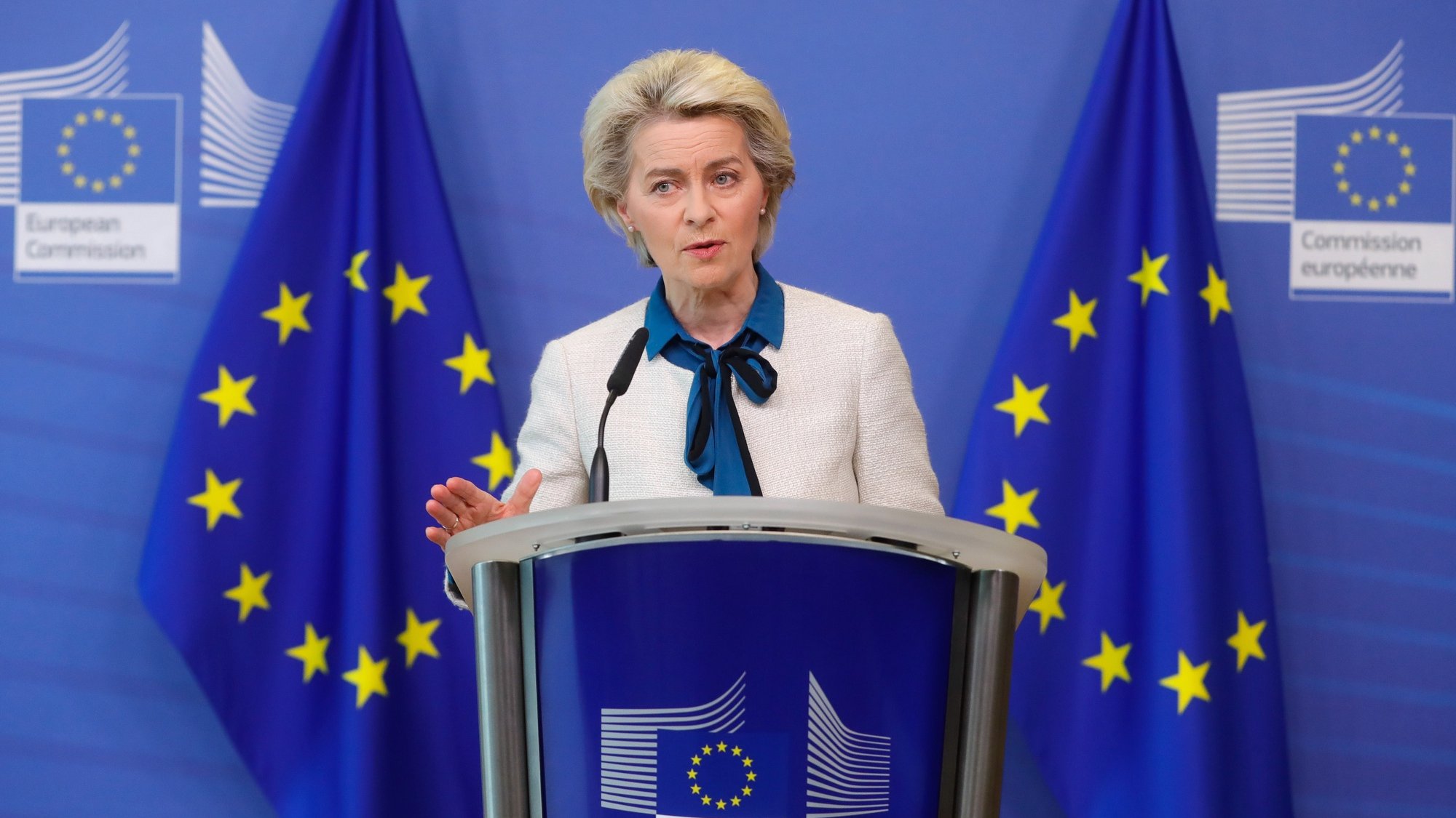 epa09954778 EU Commission President Ursula von der Leyen gives a press statement on the Commission&#039;s proposals regarding &#039;REPowerEU, defence investment gaps and the relief and reconstruction of Ukraine&#039; at the European Commission, in Brussels, Belgium, 18 May 2022.  EPA/STEPHANIE LECOCQ