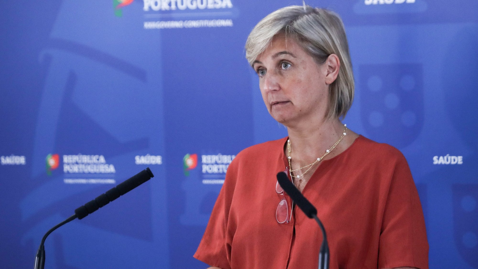 A ministra da Saúde, Marta Temido, fala aos jornalistas durante uma conferência de imprensa sobre os problemas no Serviço Nacional de Saúde (SNS), em Lisboa, 15 de junho de 2022. ANTÓNIO COTRIM/LUSA