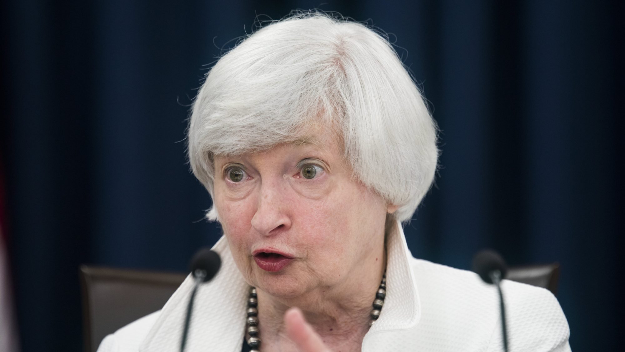 A inflação vai continuar elevada até que a pandemia esteja sob controlo, diz Janet Yellen, que foi presidente da Reserva Federal.