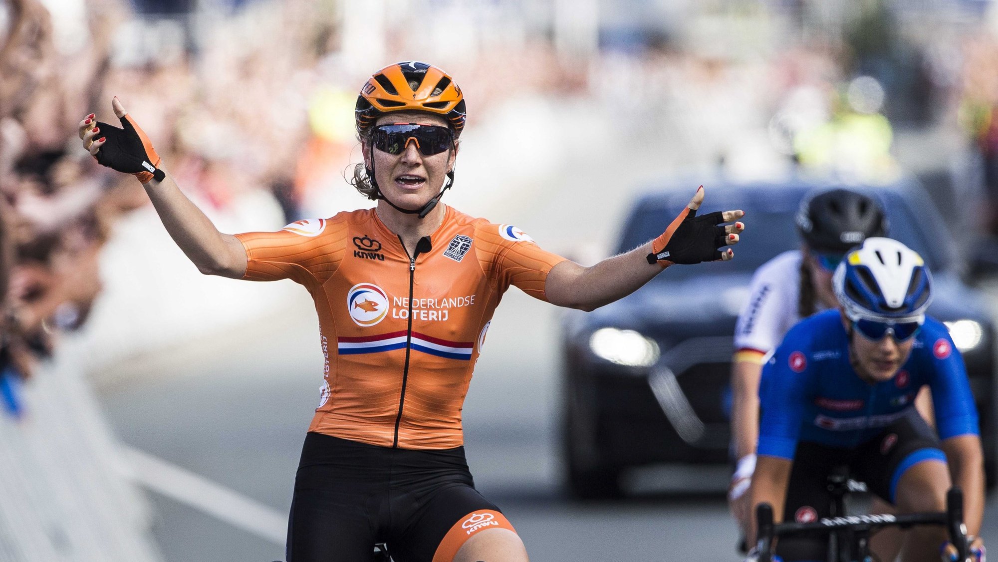 A ciclista Amy Pieters quando venceu uma etapa da campeonato europeu de ciclismo de 2019
