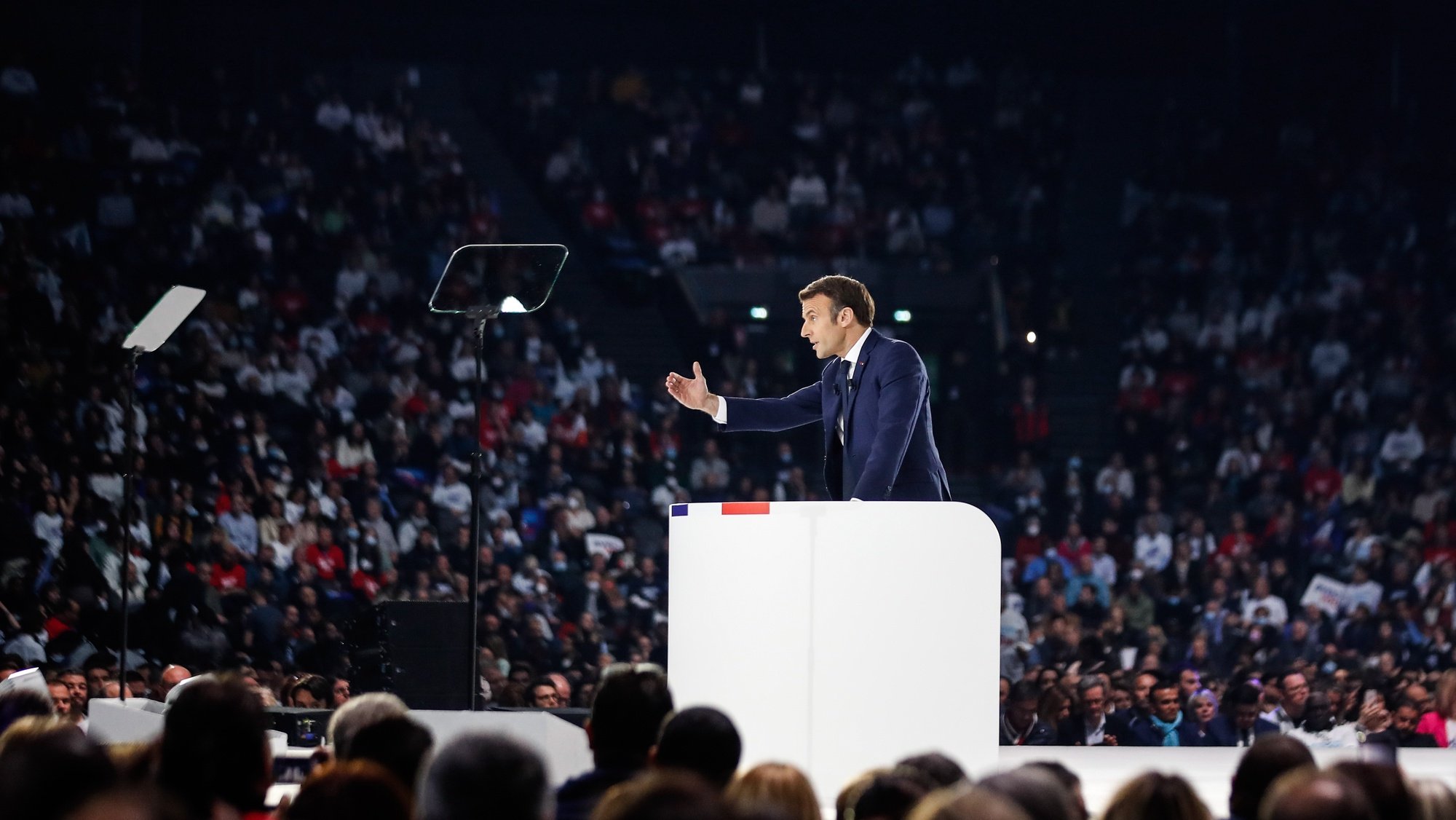 epaselect epa09866169 French President and liberal party La Republique en Marche (LREM) candidate for re-election Emmanuel Macron (C) deliver a speech during his first campaign meeting at the Paris La Defense Arena in Nanterre, near Paris, France, 02 April 2022. The first round of the French presidential election will take place on 10 April 2022 and the second round on 24 April 2022.  EPA/Mohammed Badra