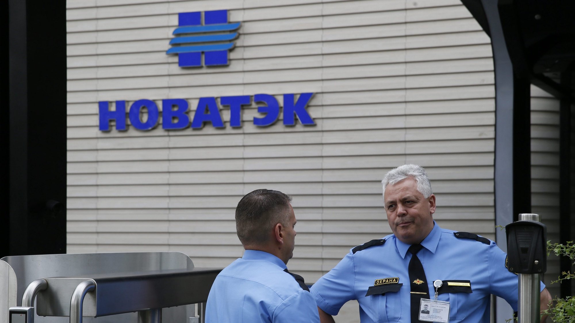 epa04319367 Security officers talk at the entrance to the Moscow office of Russia&#039;s major natural gas producer NOVATEK in Moscow, Russia, 17 July 2014. The United States has imposed a new package of Ukraine-related sanctions on Russian entities in defense, energy and banking sectors, including NOVATEK. Russia on 17 July reacted with outrage at the latest round of Western sanctions over the conflict in Ukraine while arguing that they would ultimately hurt the West more than itself. The Foreign Ministry in Moscow said the US measures are &#039;a primitive attempt at revenge because events in Ukraine are not developing according to its scenario,&#039; the Foreign Ministry in Moscow said, adding that it reserves the right to retaliate.  EPA/YURI KOCHETKOV