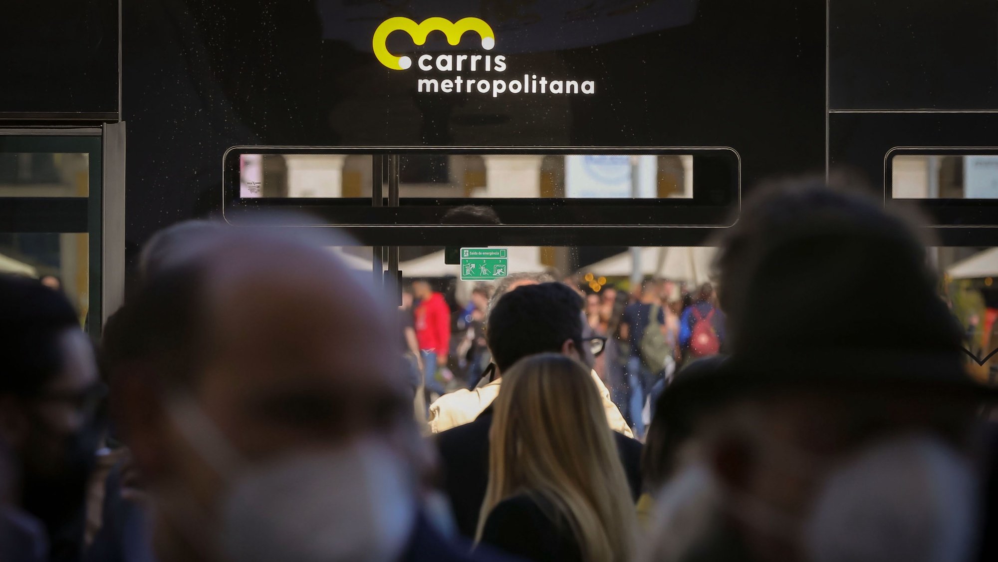 Cerimónia de lançamento da Carris Metropolitana realizada no Pátio da Galé, Lisboa, 1 de abril de 2022. O evento contou também com um pequeno desfile de moda, para dar a conhecer o fardamento da Carris Metropolitana, desenhado por Nuno Gama, e a exibição, dos novos autocarros com a nova imagem da Carris Metropolitana. MANUEL DE ALMEIDA/LUSA