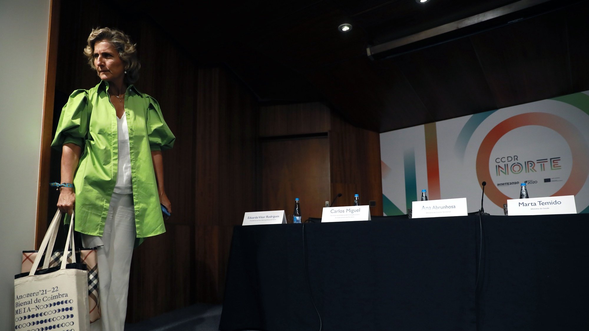 A ministra da Coesão Territorial, Ana Abrunhosa, durante uma reunião com autarcas da Área Metropolitana do Porto para debater o processo de descentralização de competências na Comissão de Coordenação e Desenvolvimento Regional do Norte (CCDRN), no Porto, 21 de junho 2022. ESTELA SILVA/LUSA