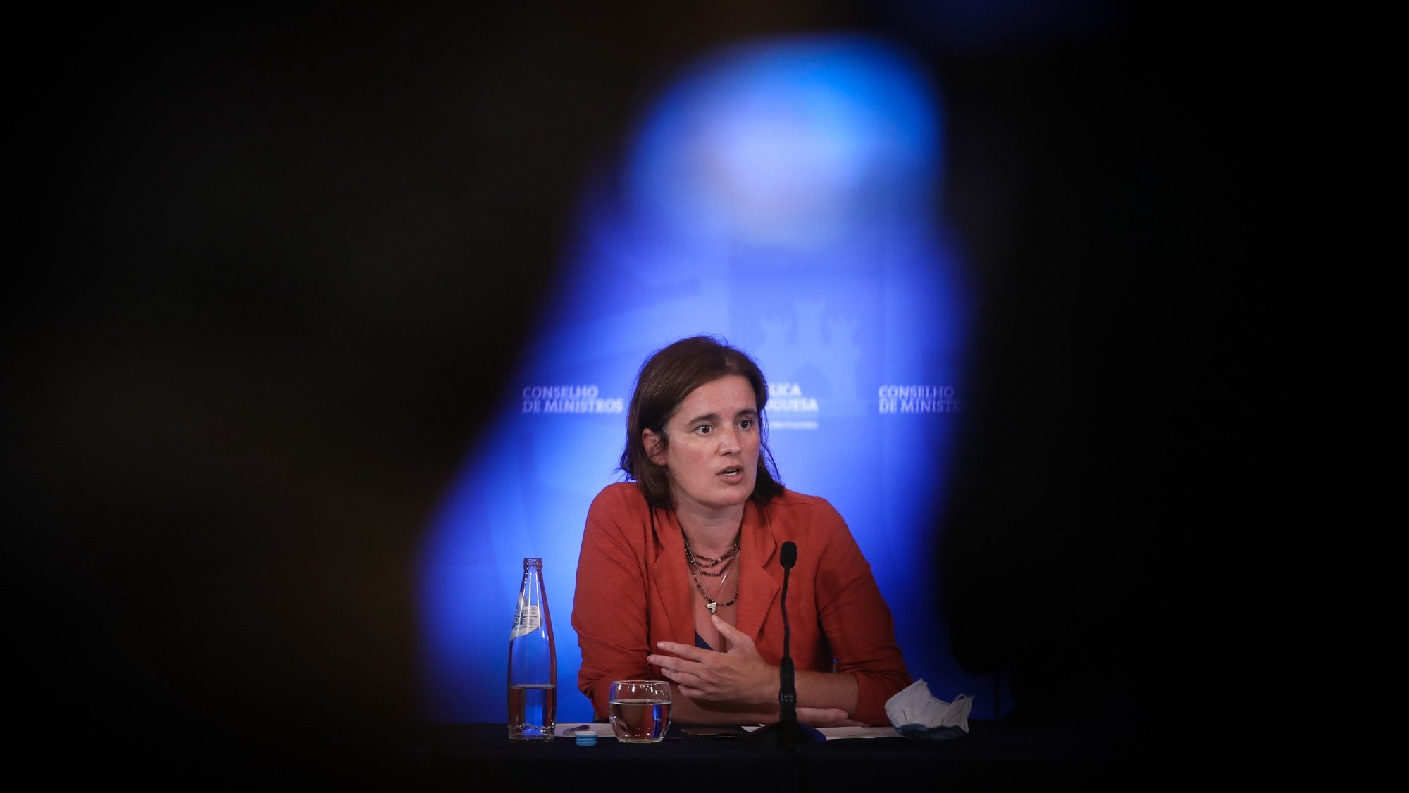 A ministra de Estado e da Presidência, Mariana Vieira da Silva, fala aos jornalistas durante a conferência de imprensa no final da reunião do Conselho de Ministros, no Palácio da Ajuda, em Lisboa, 9 de setembro de 2021. MÁRIO CRUZ/LUSA